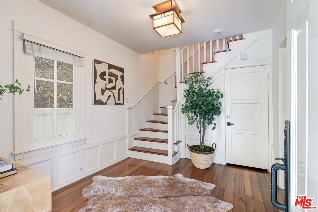 1852 N Vista St