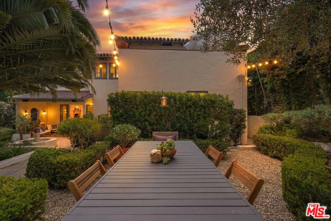 1836 Outpost Dr