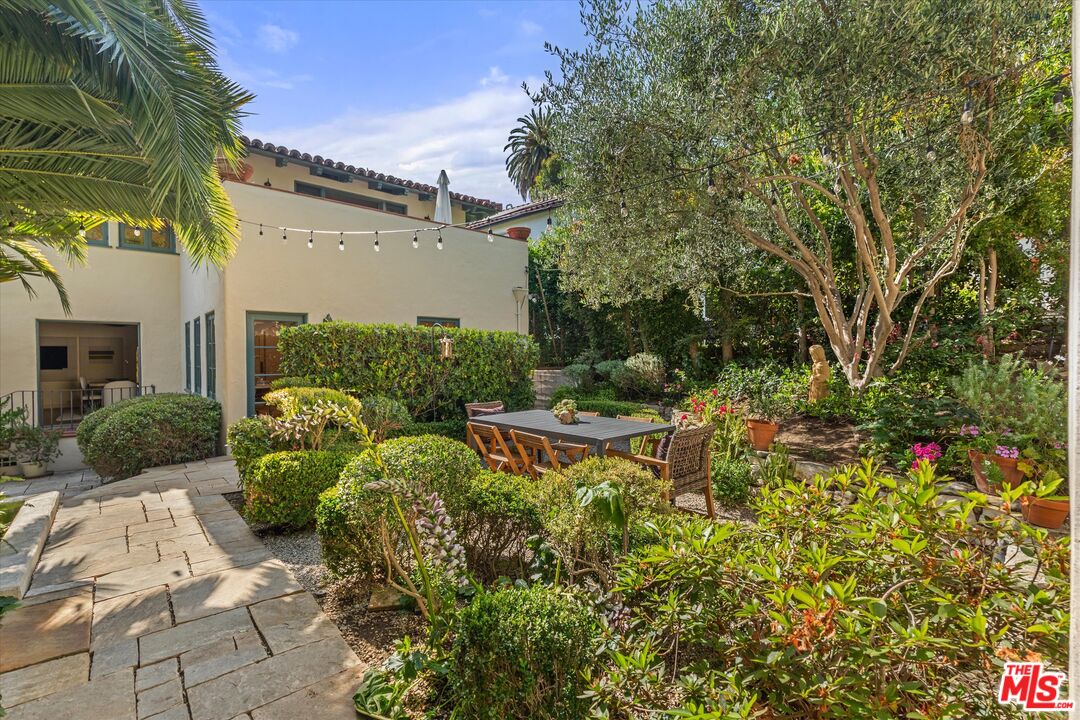 1836 Outpost Dr