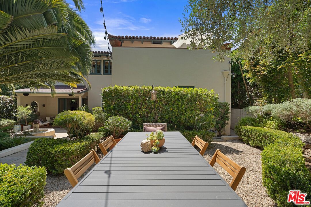 1836 Outpost Dr