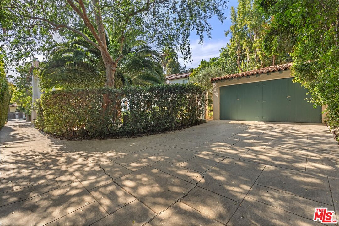 1836 Outpost Dr