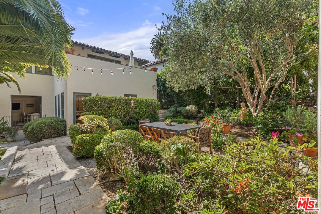 1836 Outpost Dr