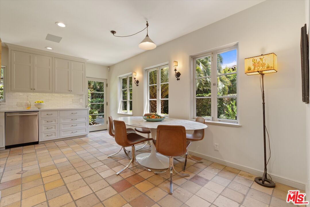 1836 Outpost Dr