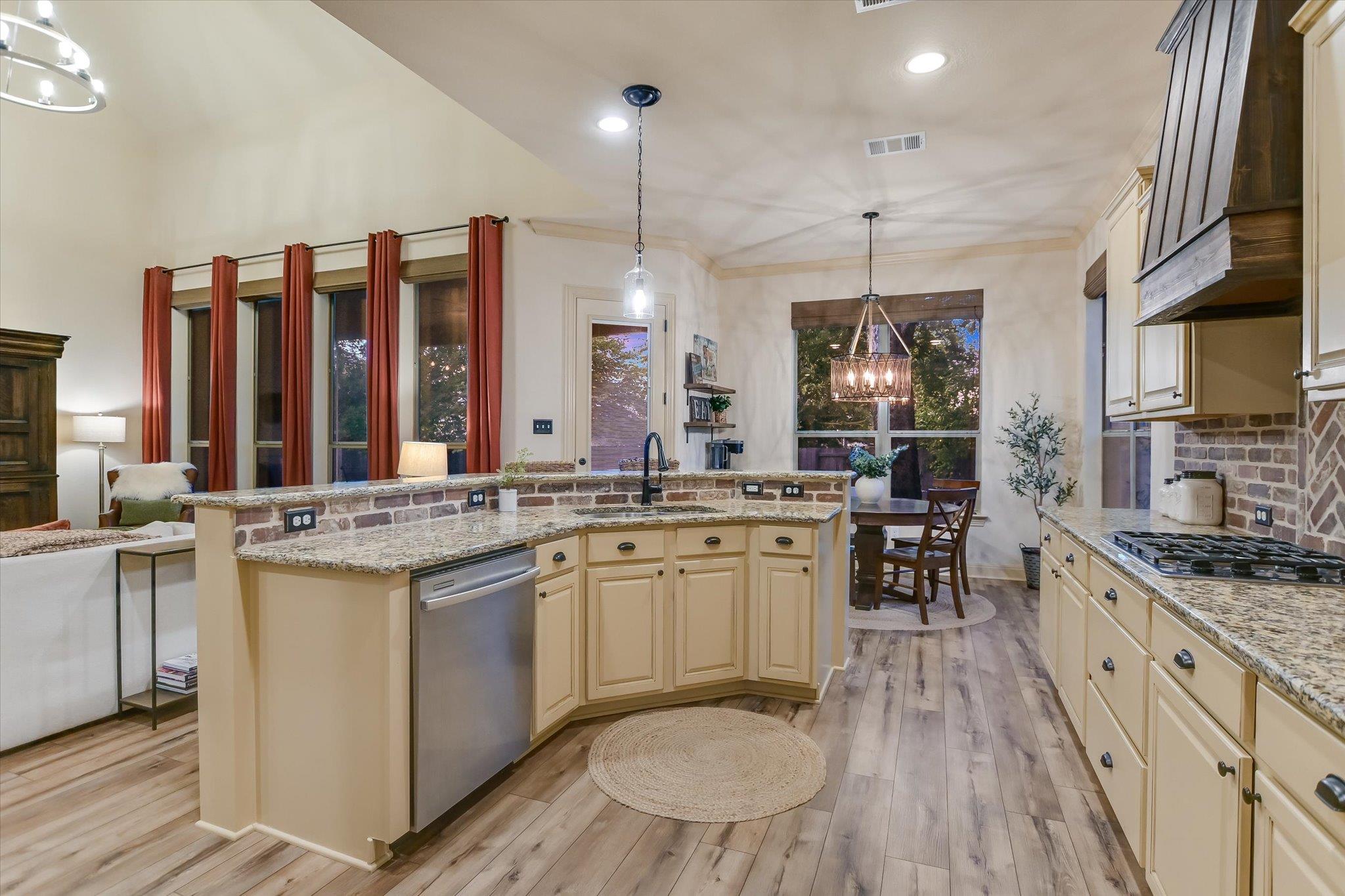 306 Kati LN