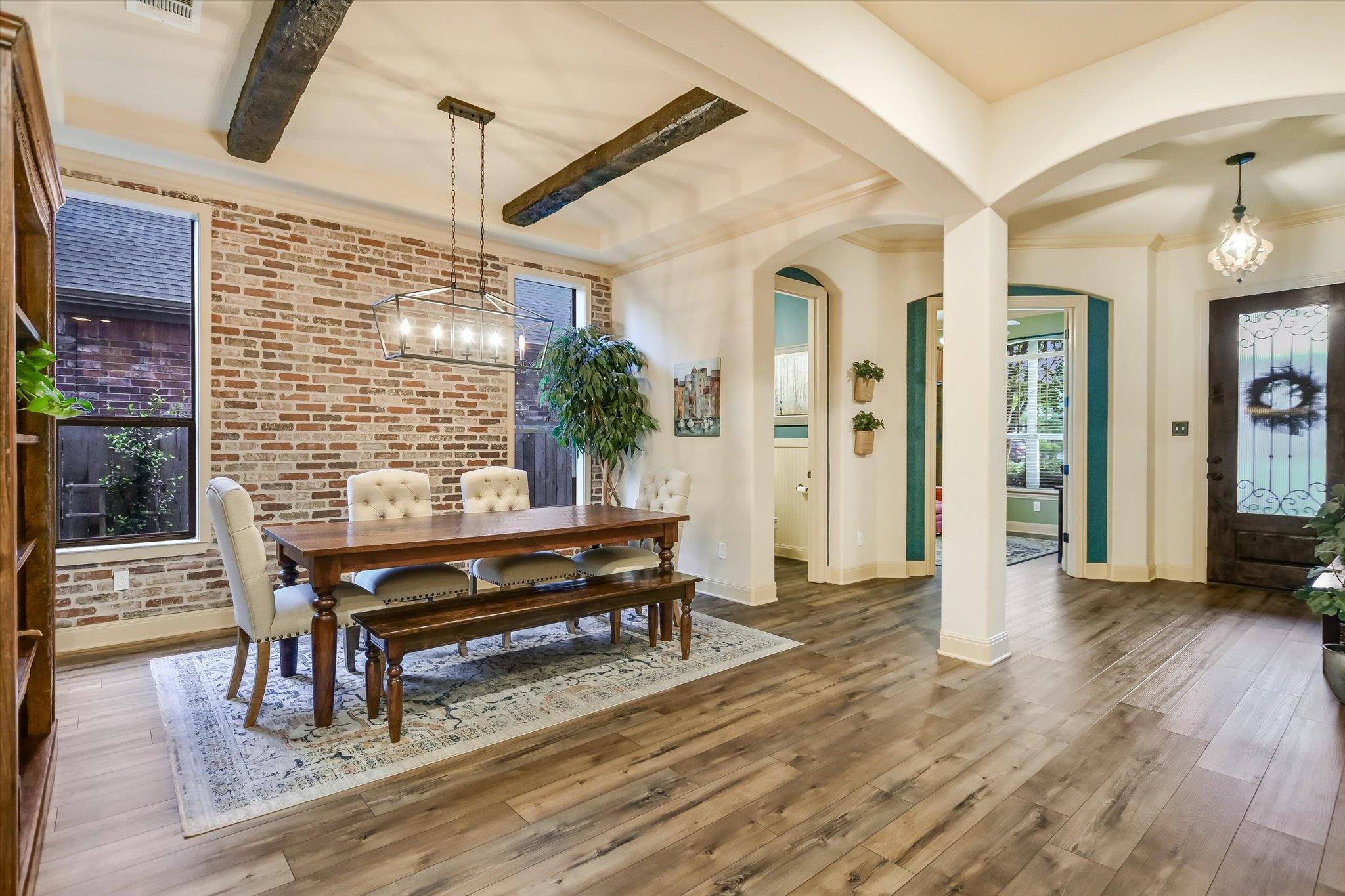 306 Kati LN