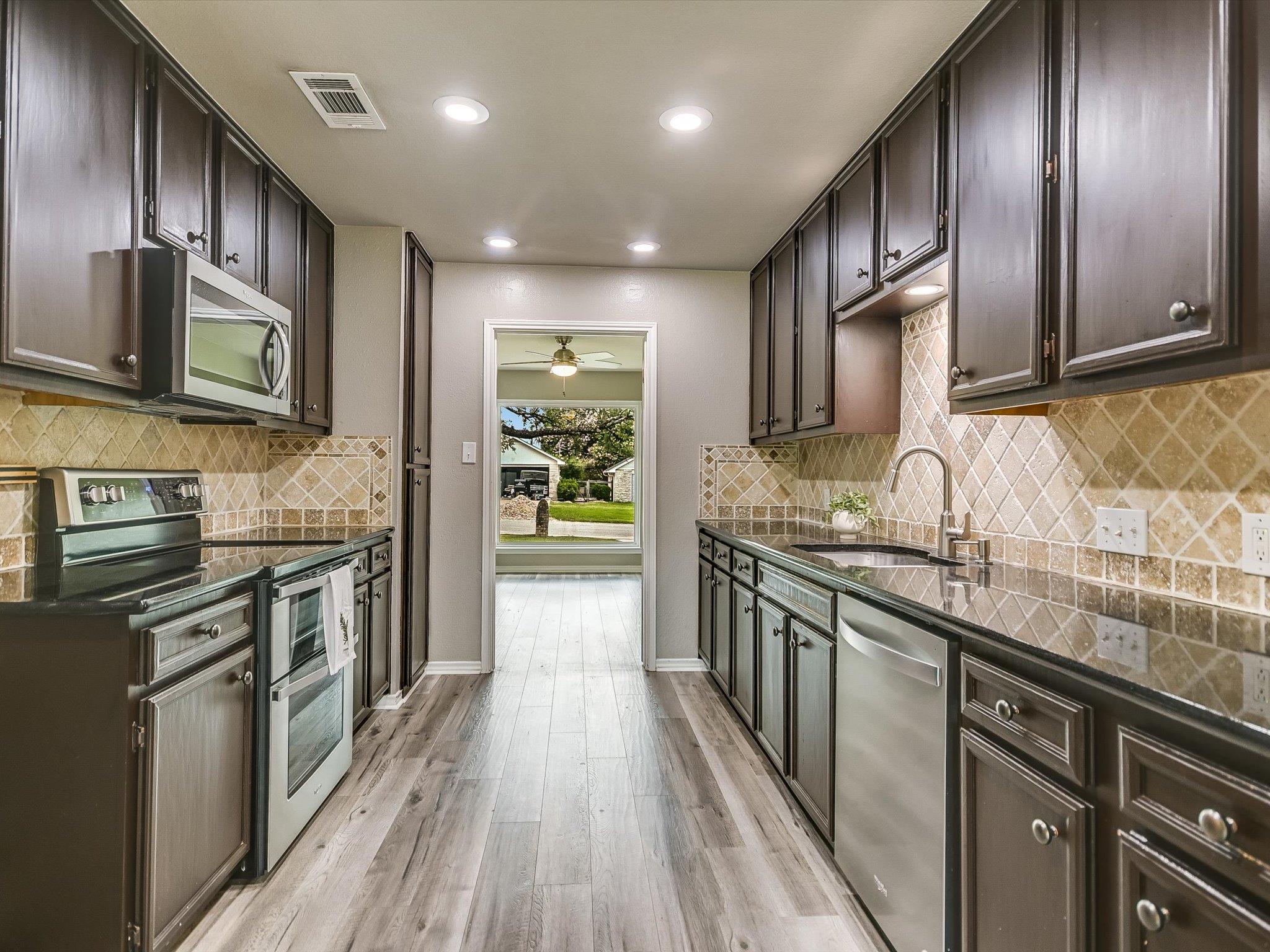 1433 Windcrest DR
