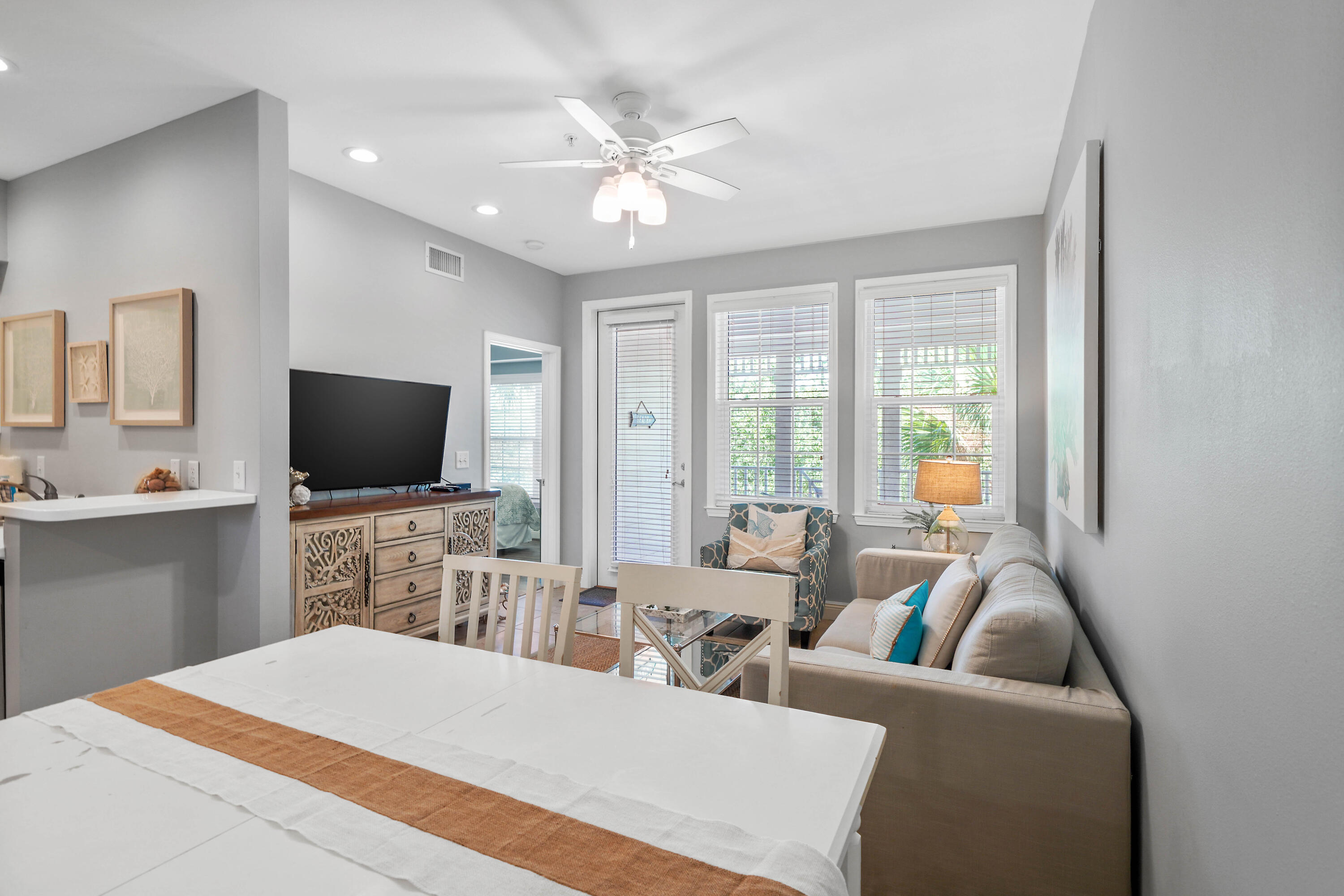 86 Village Blvd APT 424