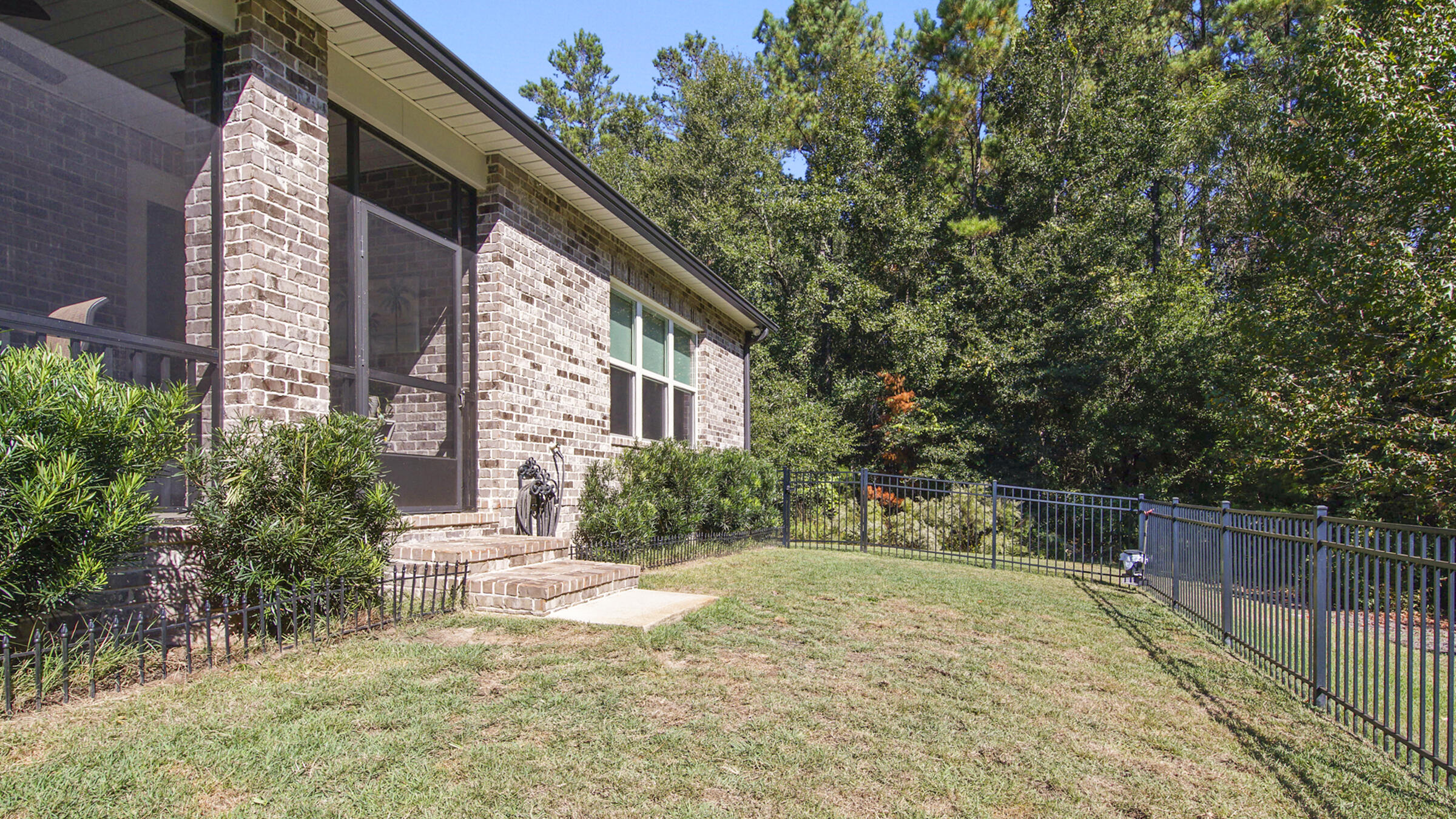 160 Autumn Avenue