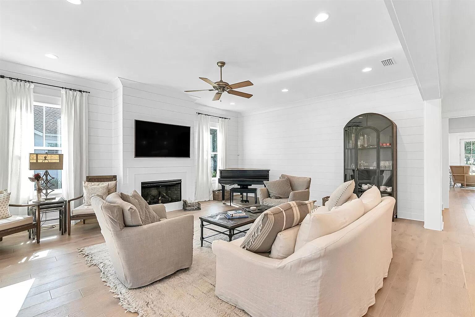 239 Sandchase Circle Circle