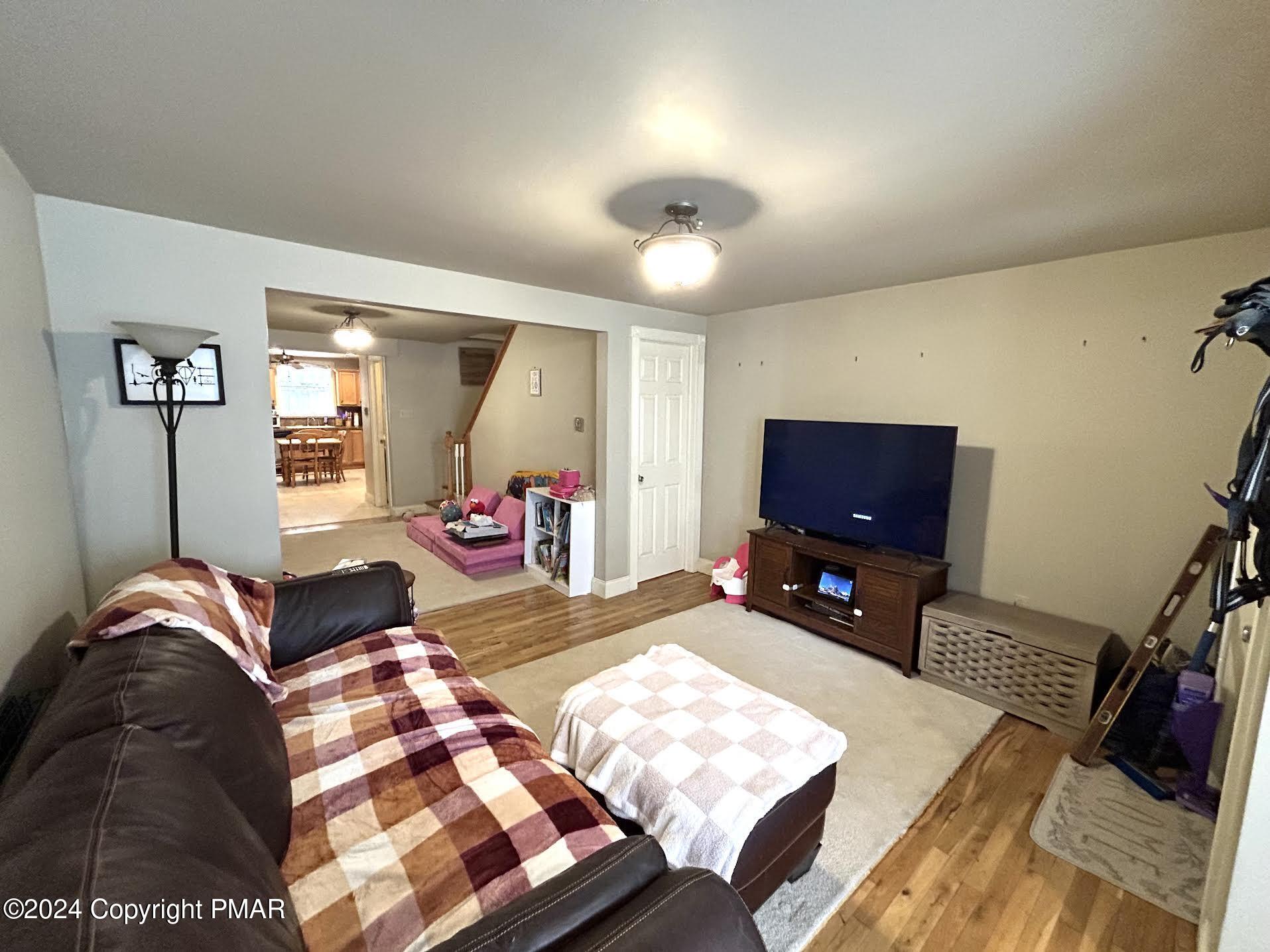 327 W Broadway