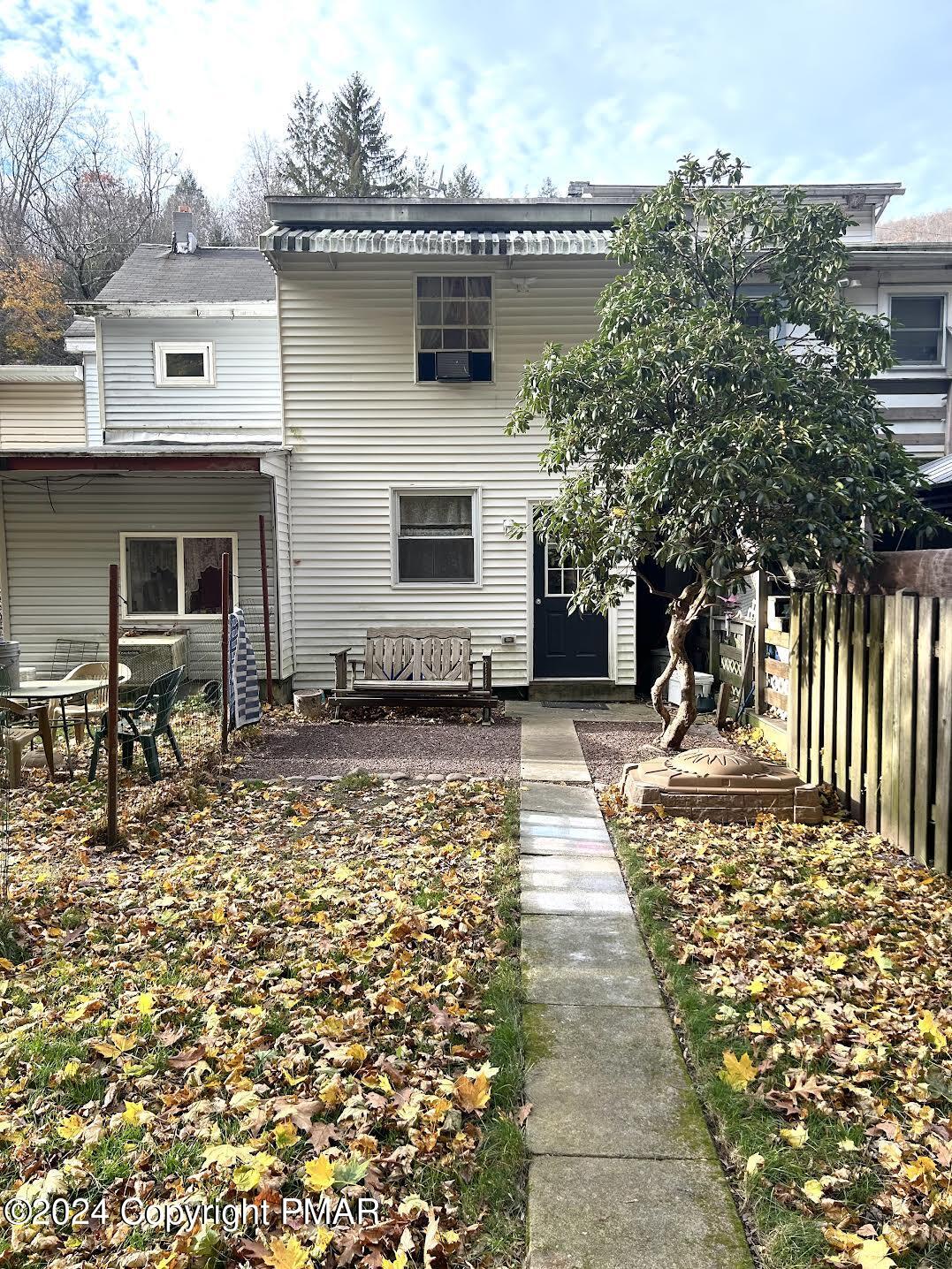 327 W Broadway