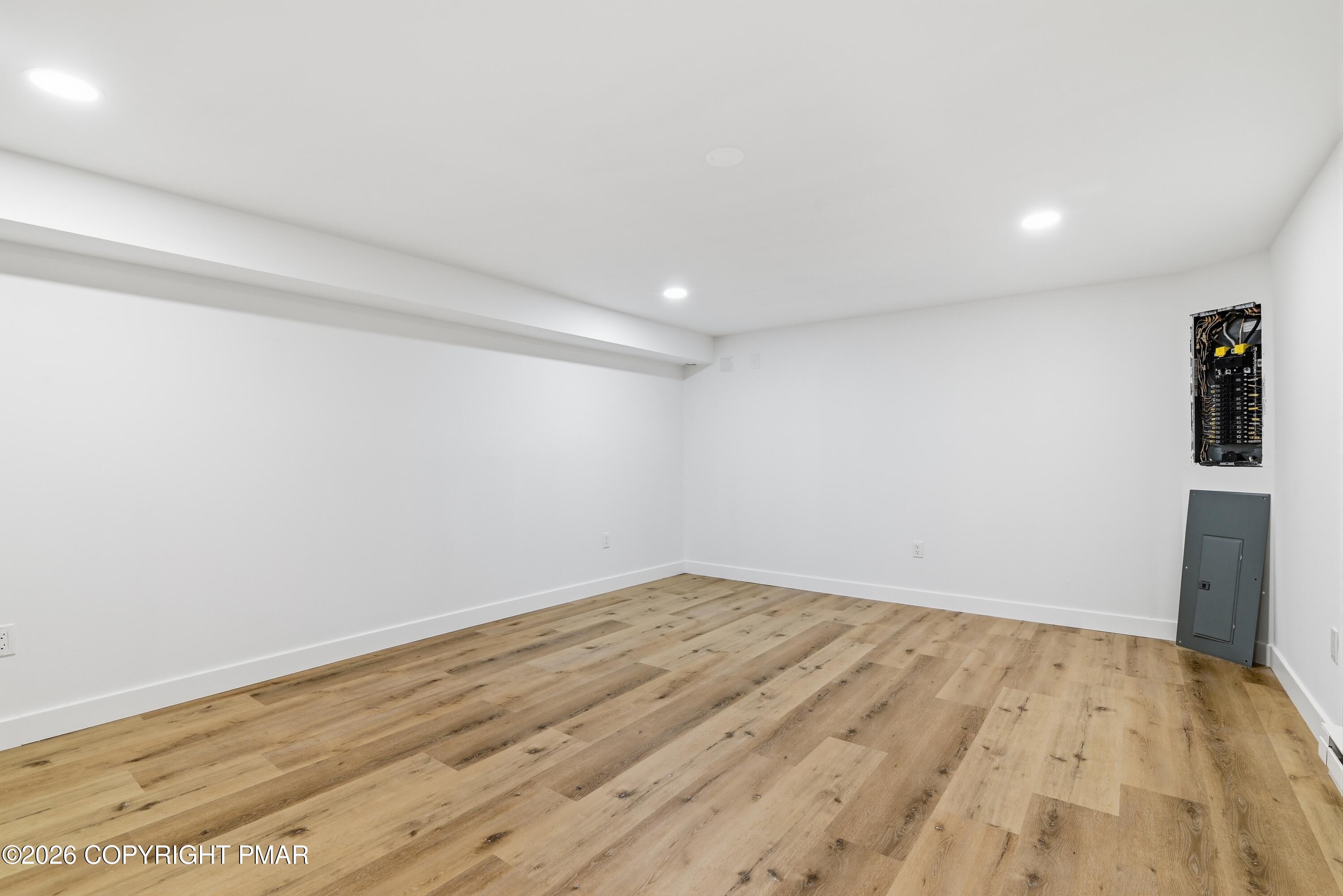 8749 Kings Way