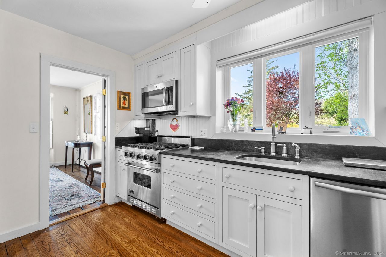11 West Avenue