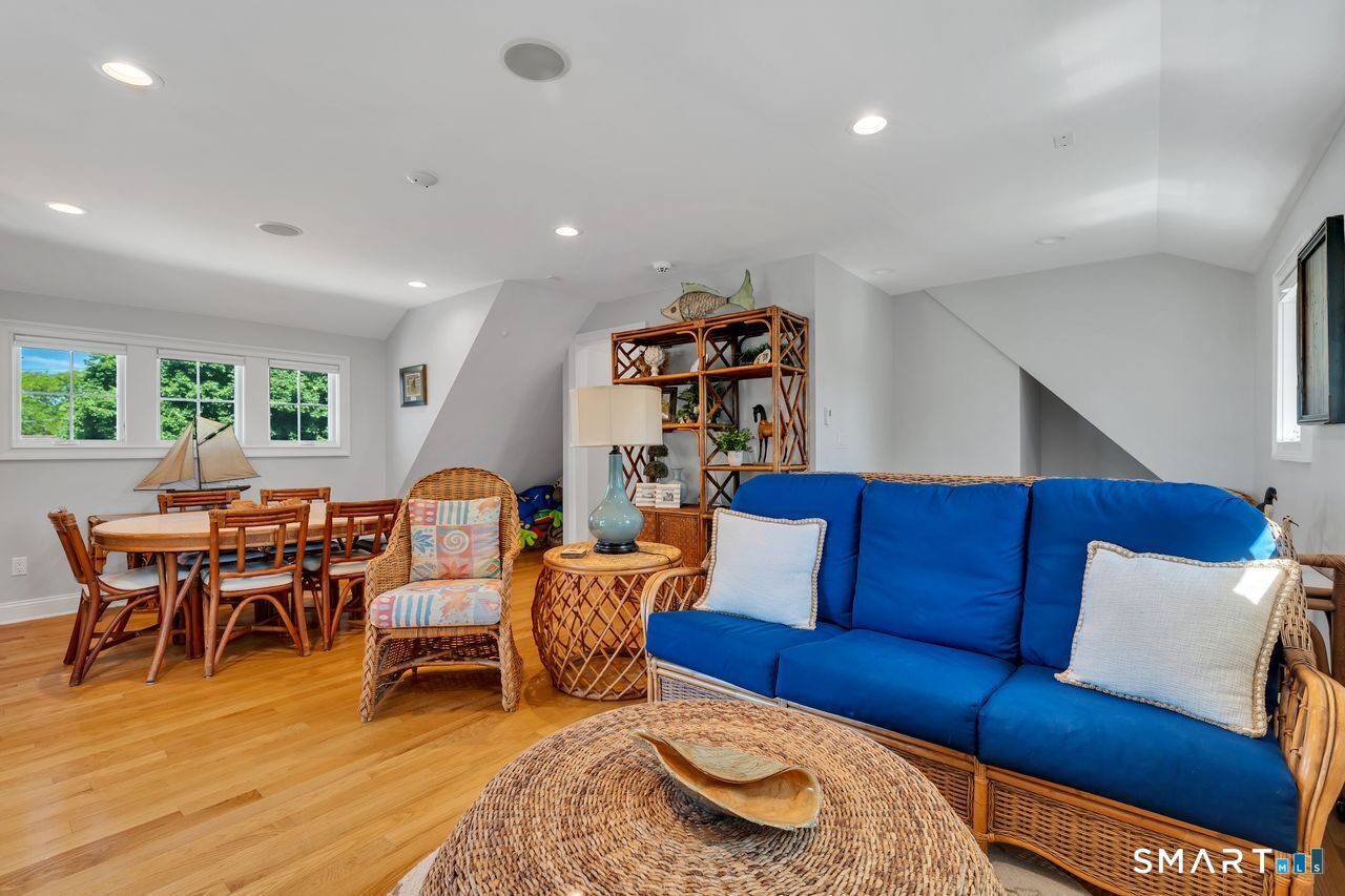 8 Owaneco Trail