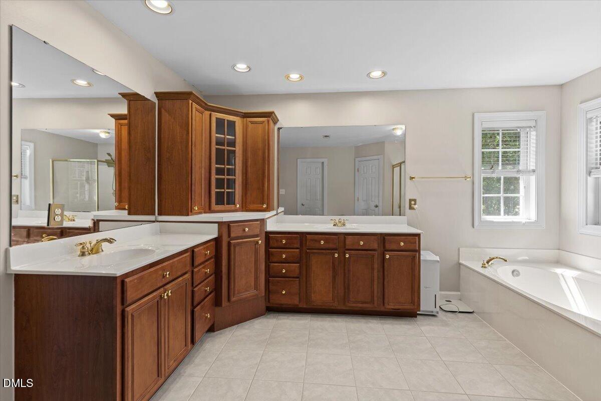 2817 Crystal Oaks Lane