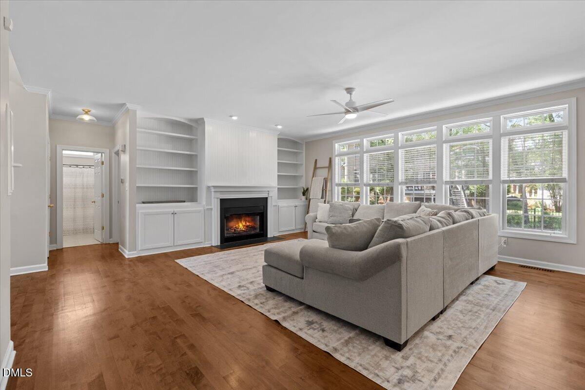2817 Crystal Oaks Lane
