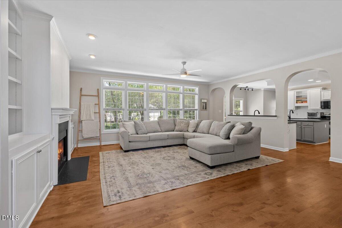 2817 Crystal Oaks Lane