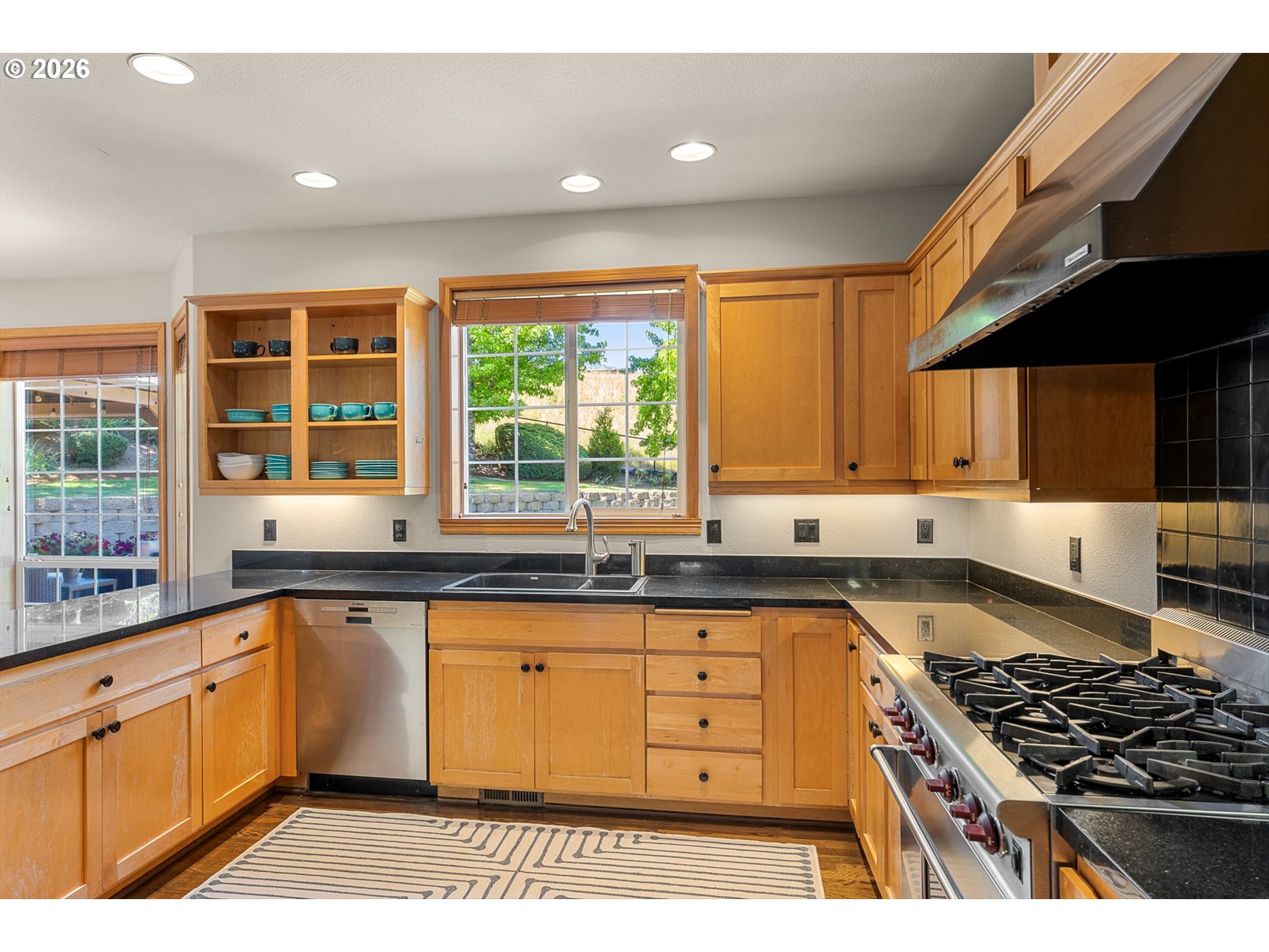 639 NW FREMONT ST