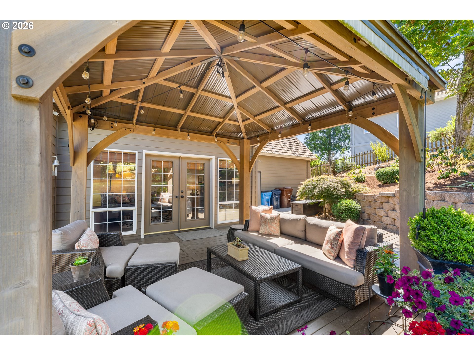 639 NW FREMONT ST
