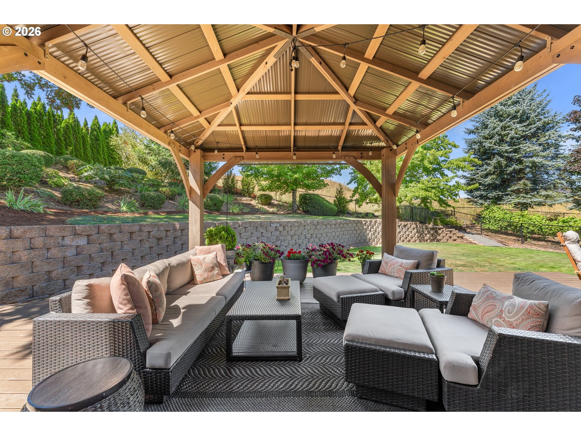 639 NW FREMONT ST