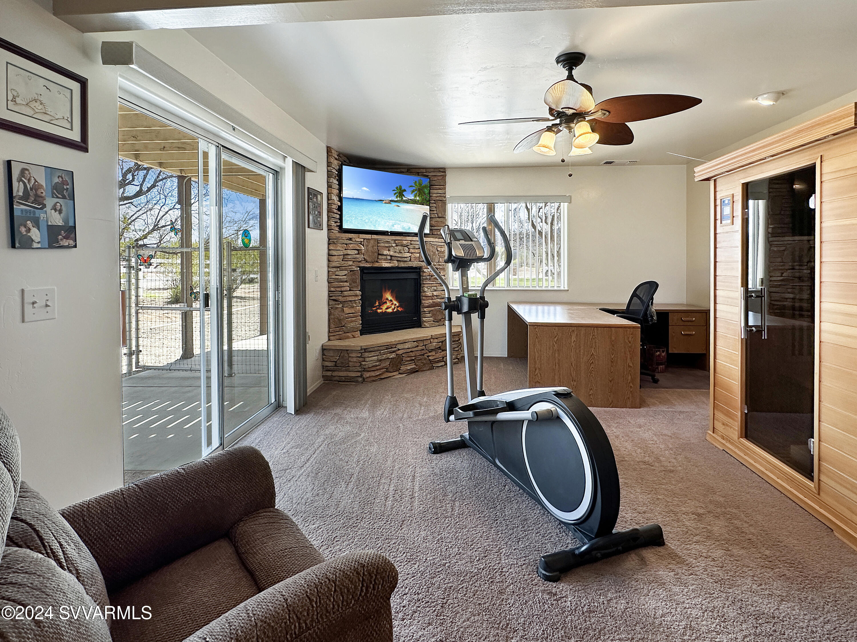 960 E Stolen Boulevard