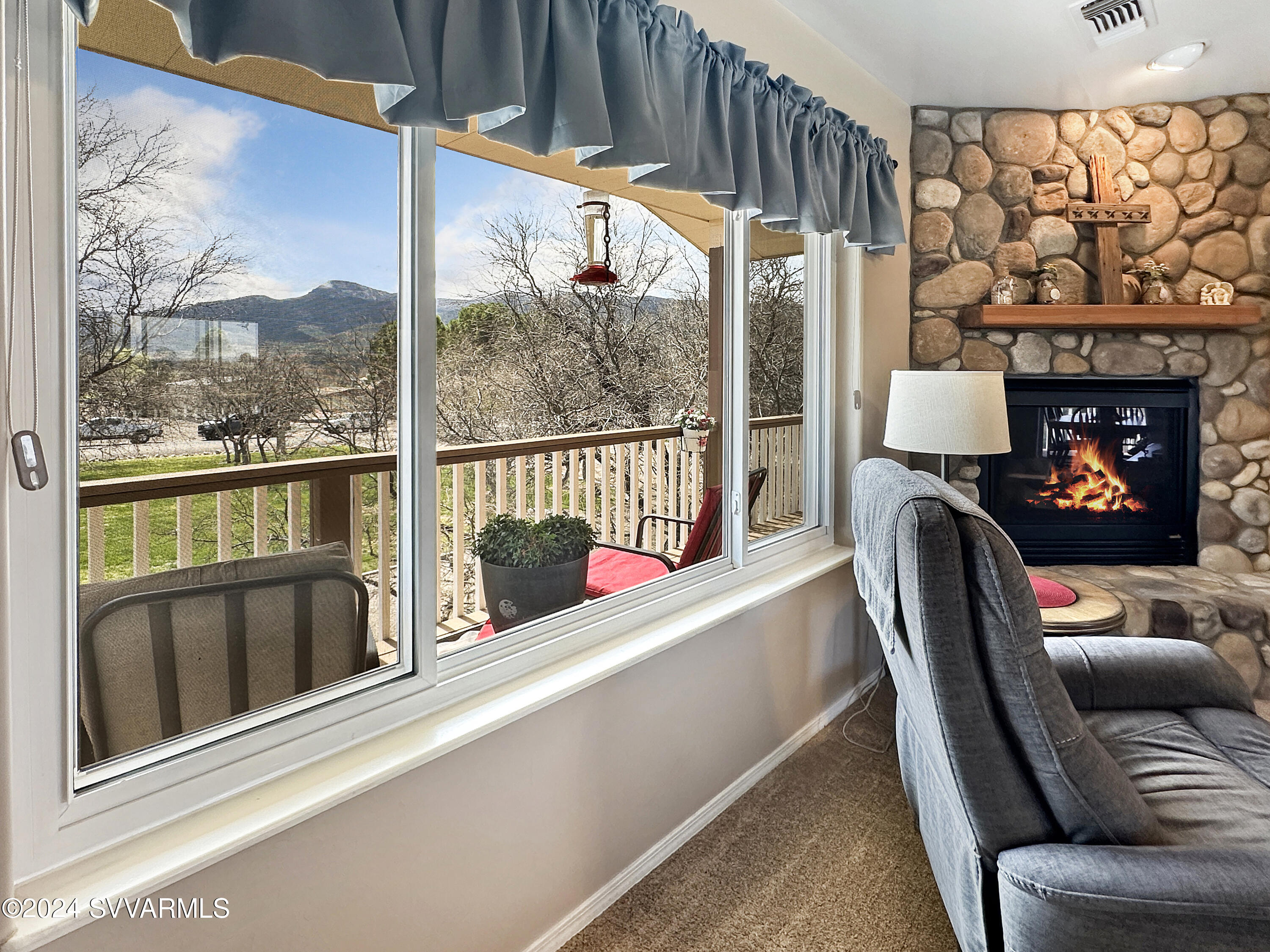 960 E Stolen Boulevard