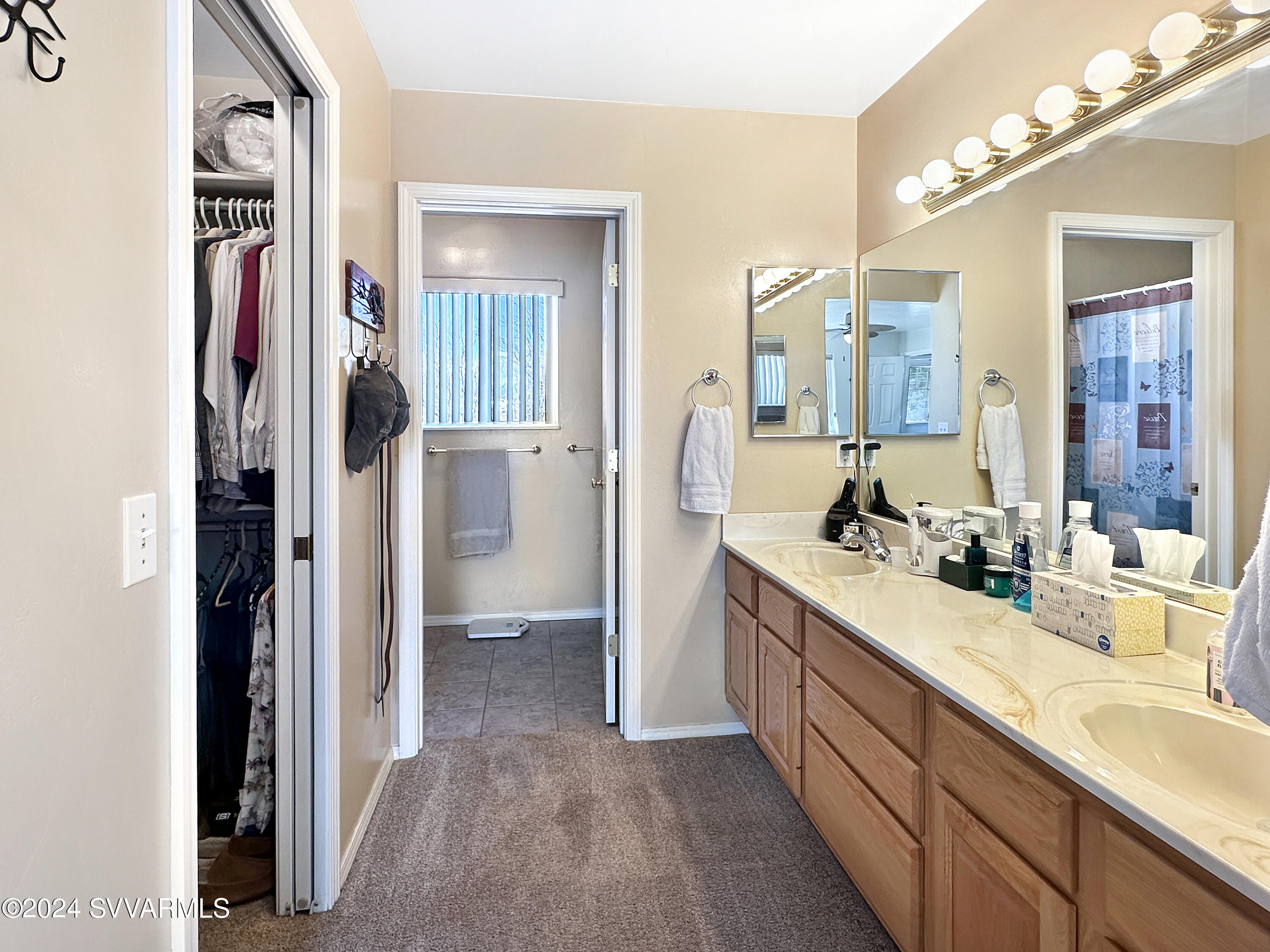 960 E Stolen Boulevard