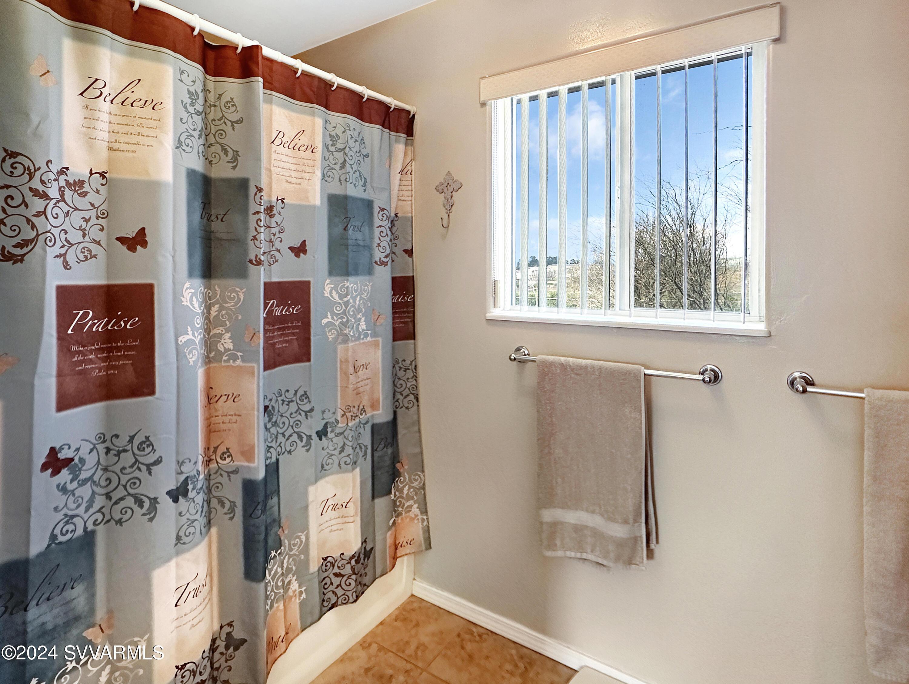 960 E Stolen Boulevard