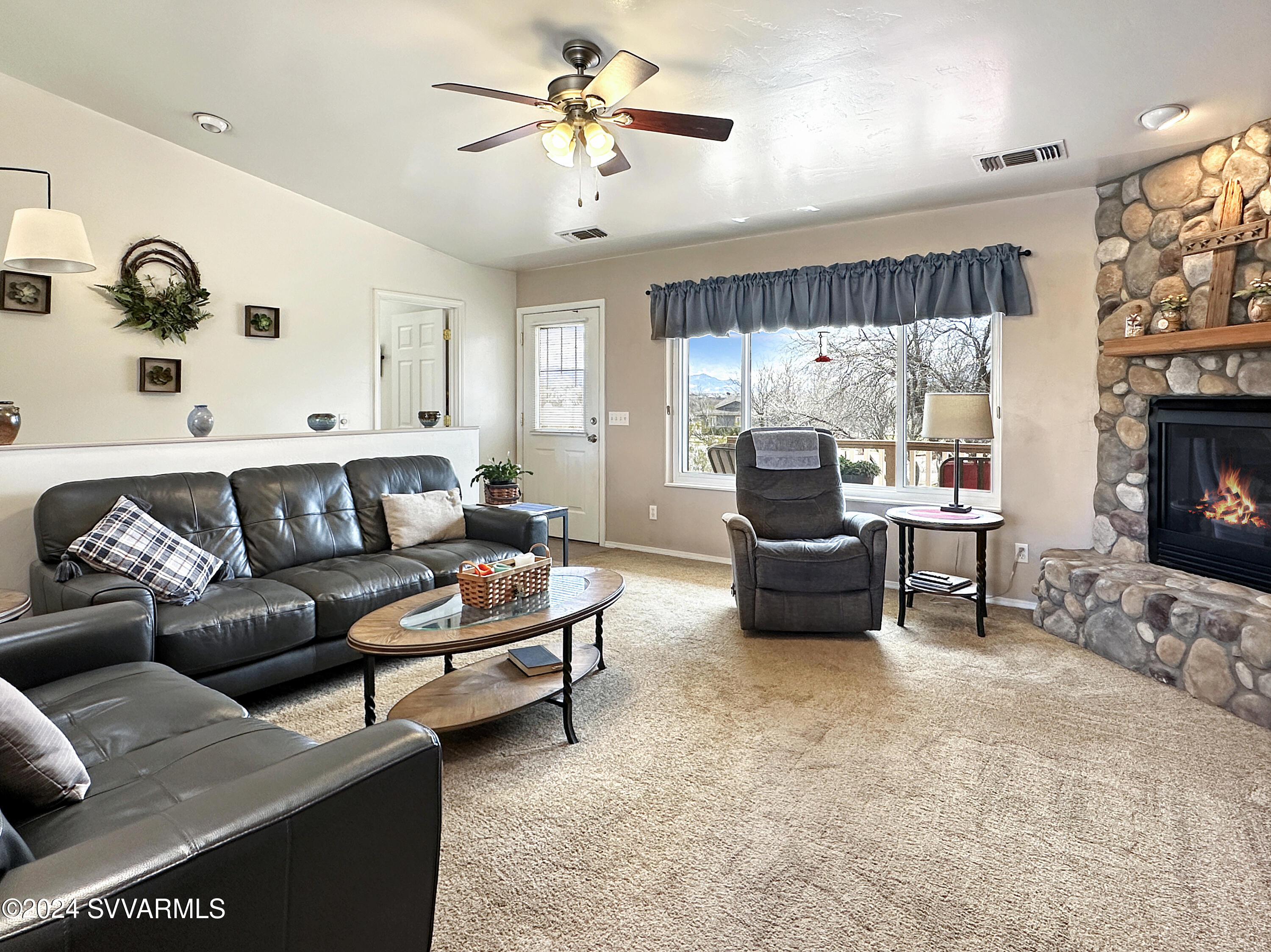 960 E Stolen Boulevard