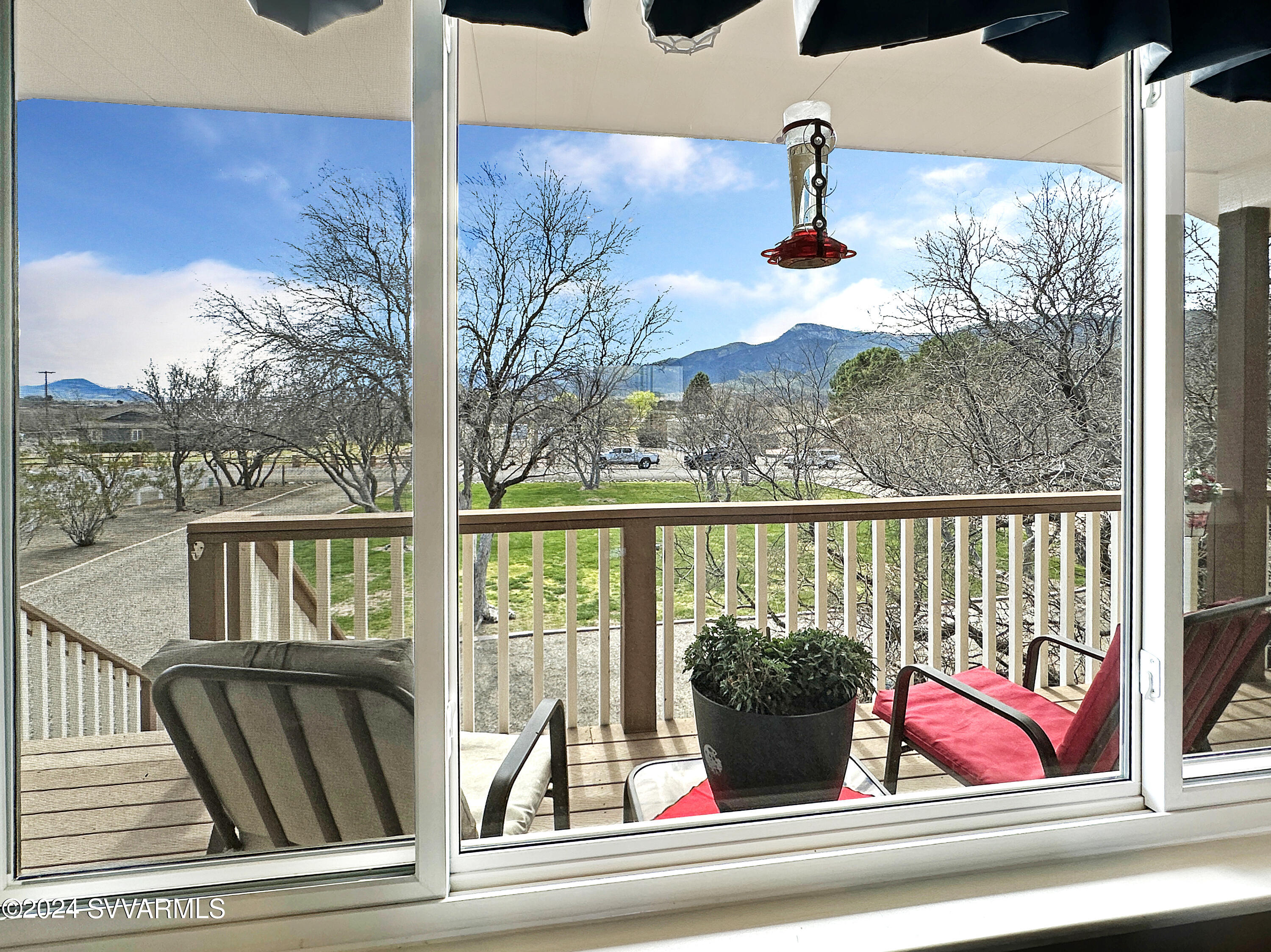 960 E Stolen Boulevard