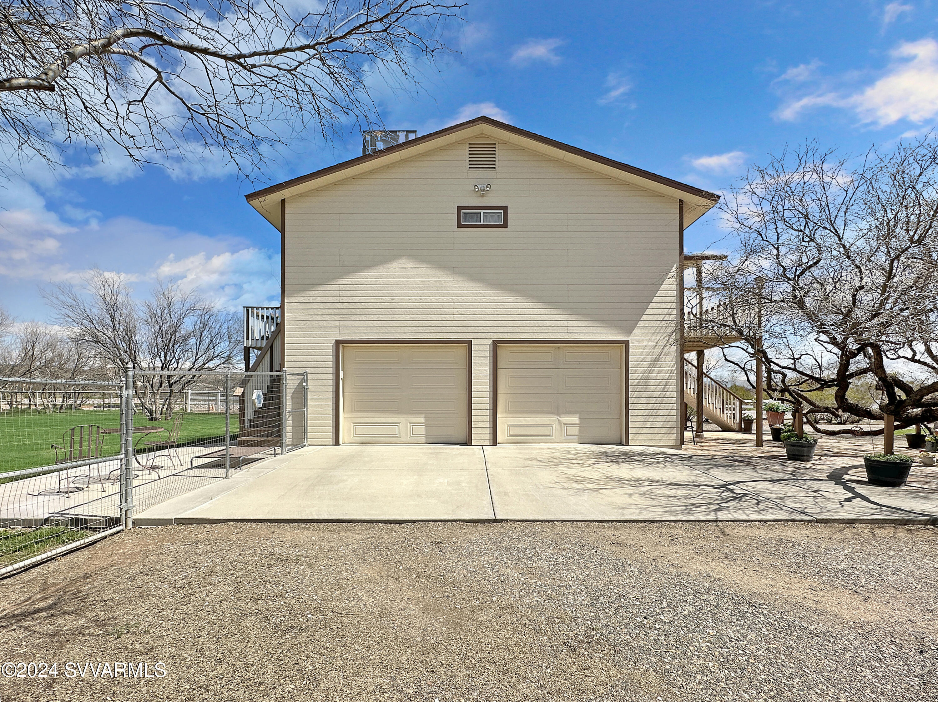 960 E Stolen Boulevard