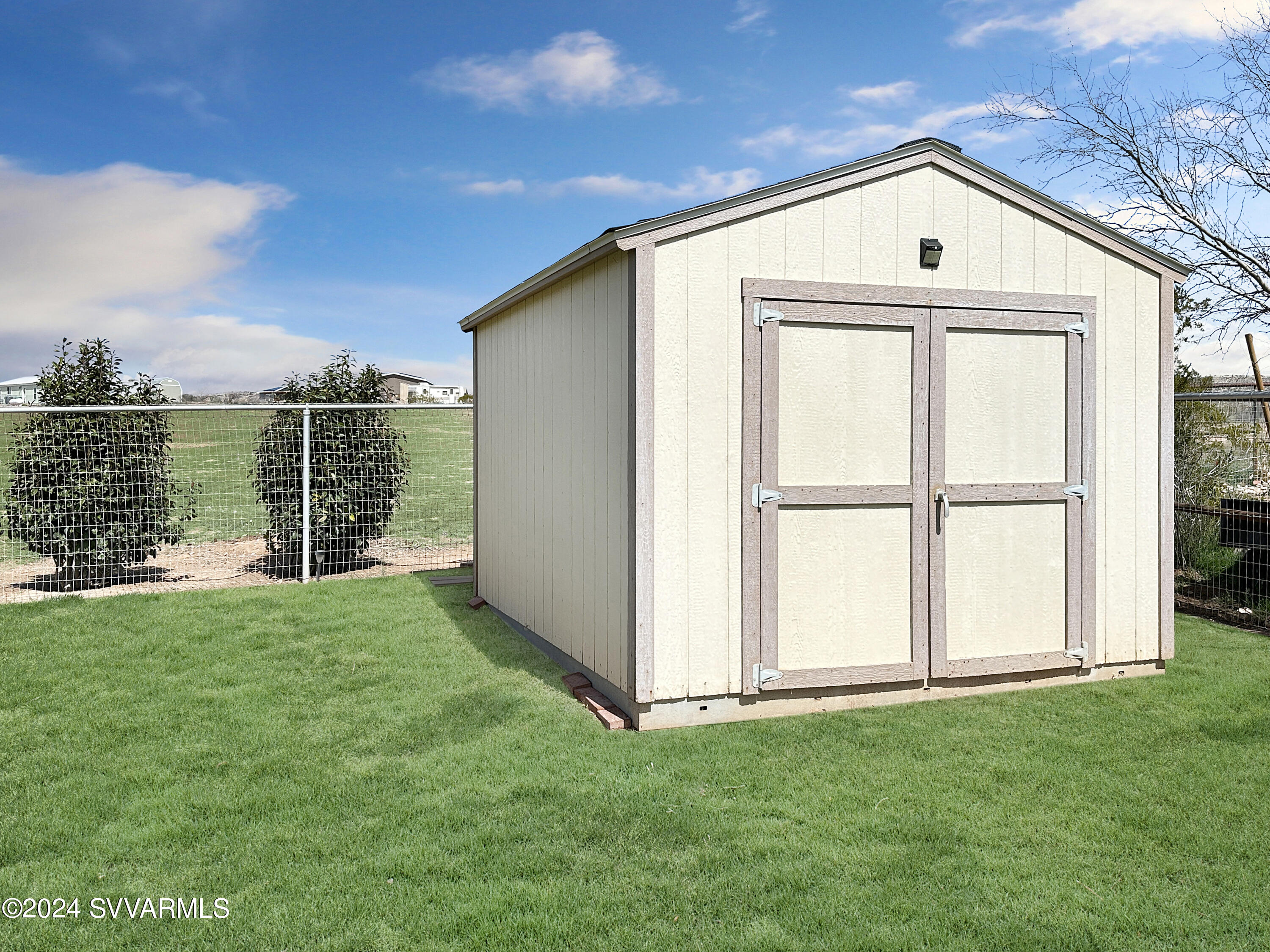 960 E Stolen Boulevard