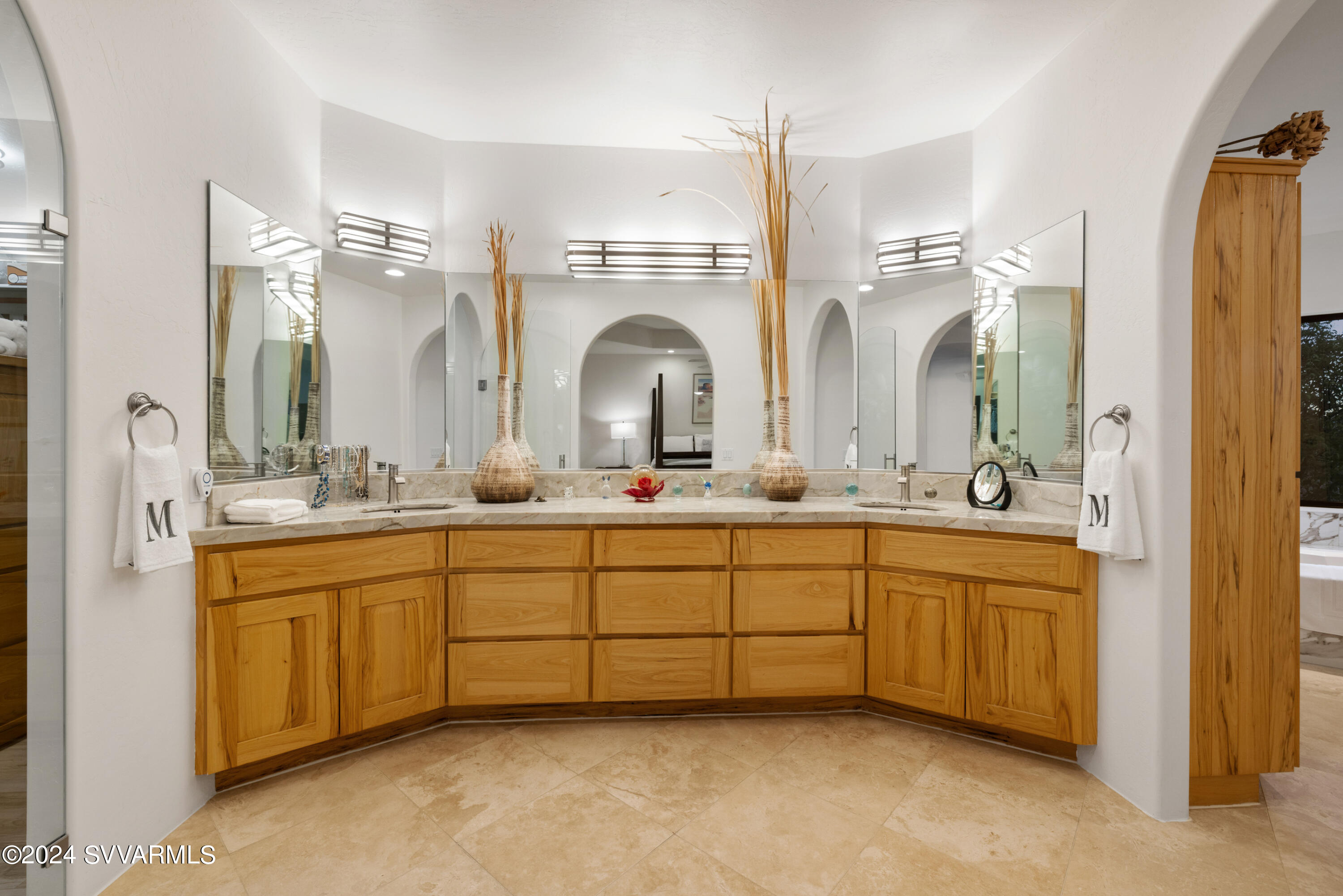 2665 S Peaktop View Drive