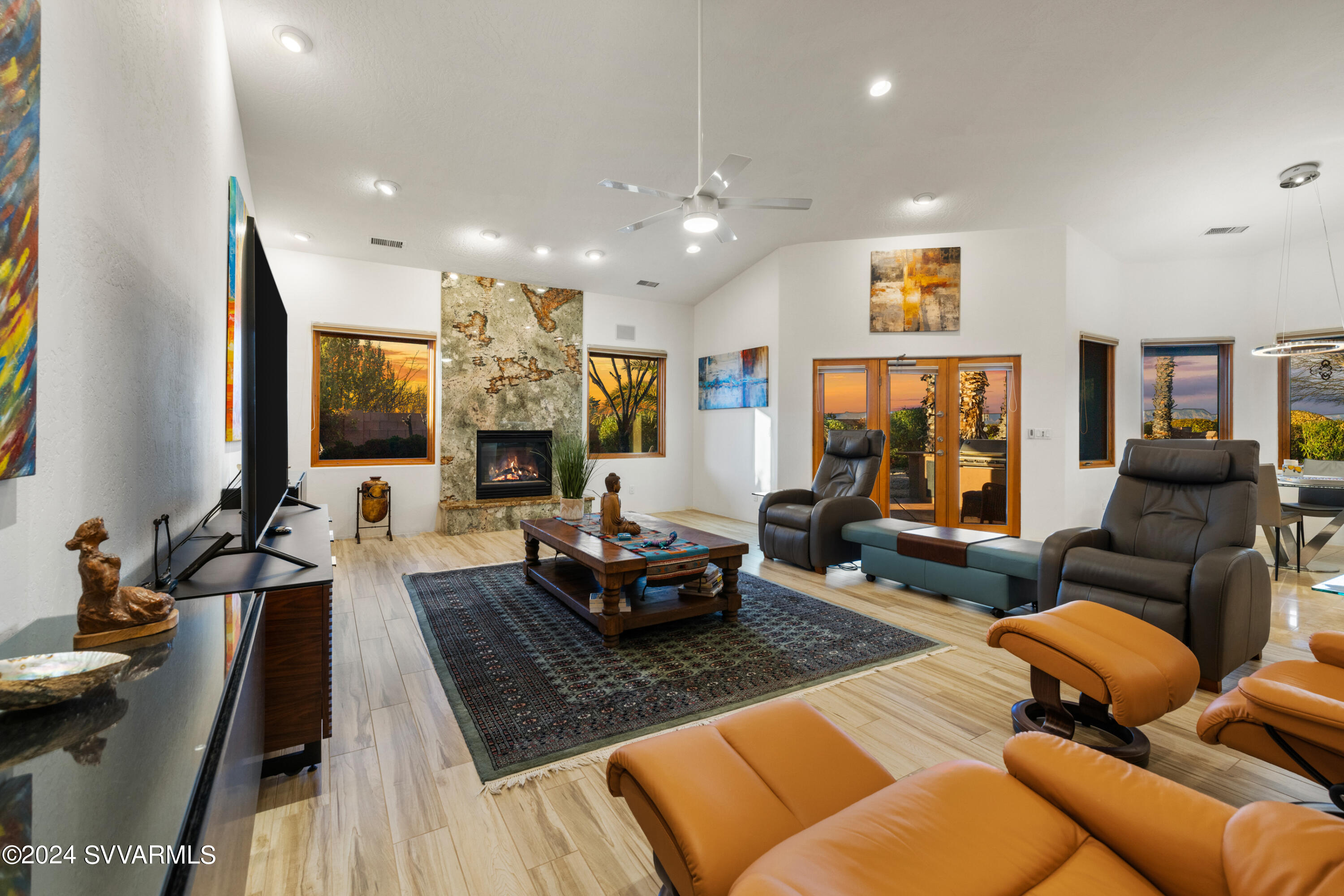 2665 S Peaktop View Drive