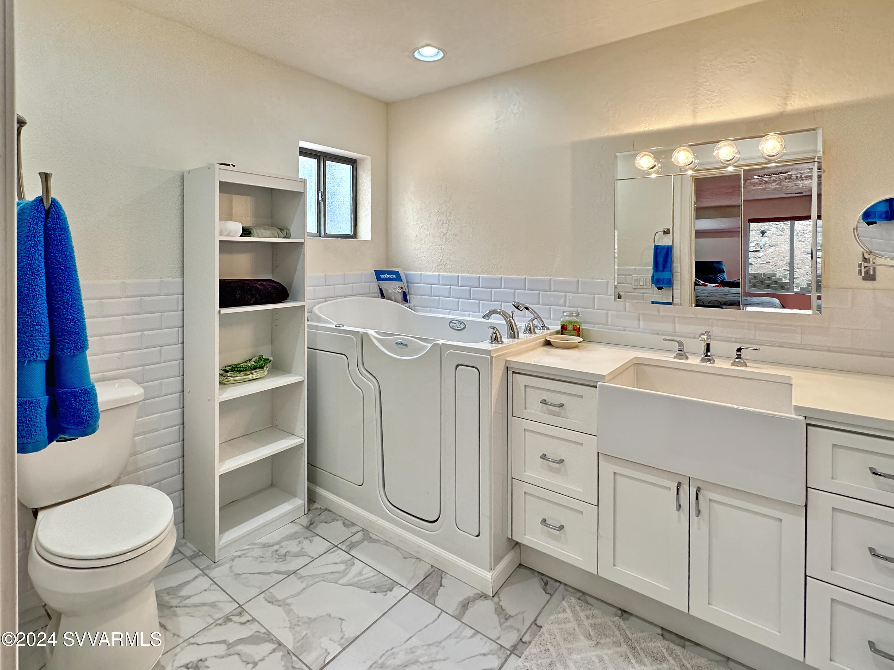 10600 E Valley View Drive