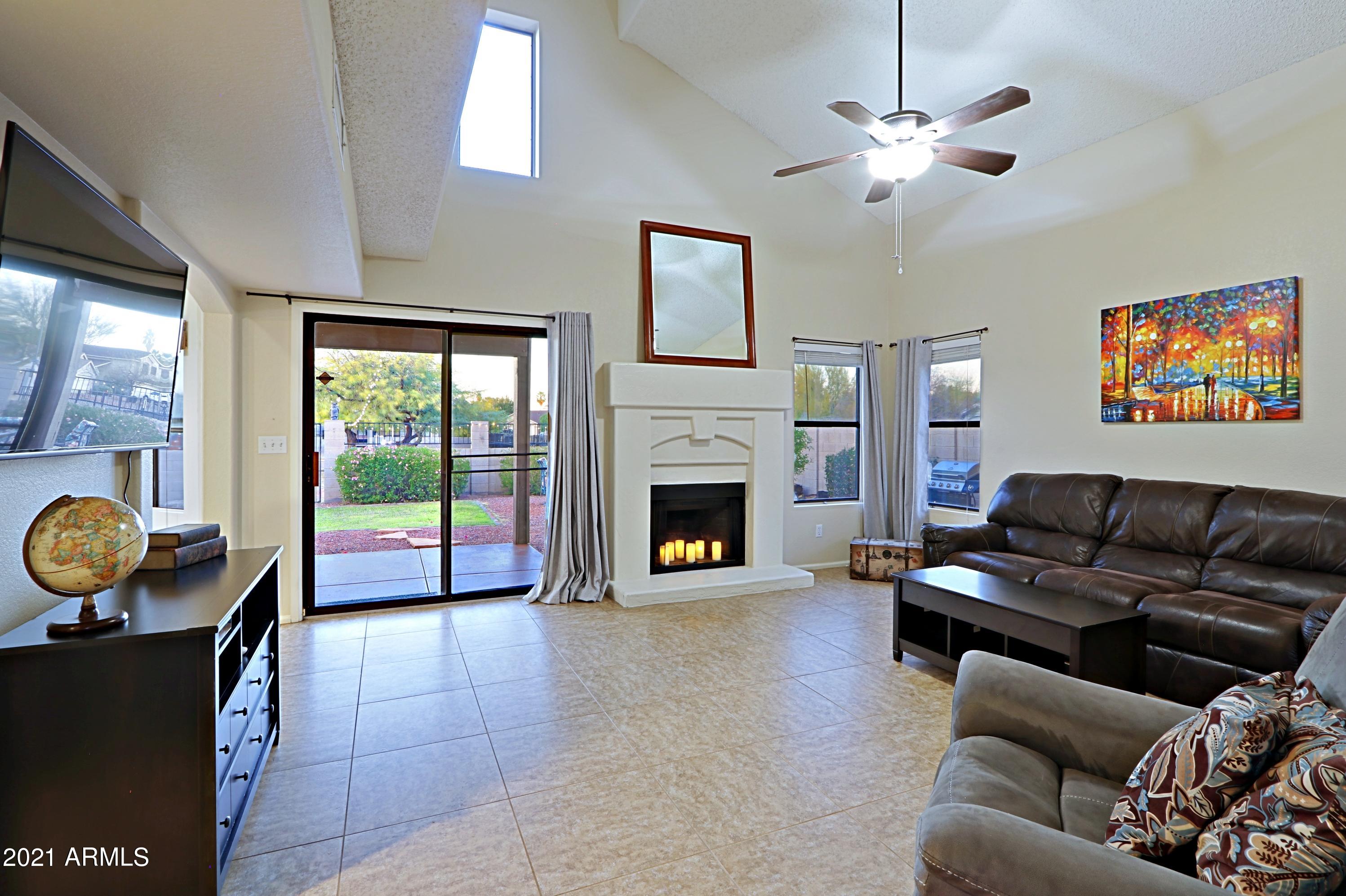 830 E ROSEMONTE Drive