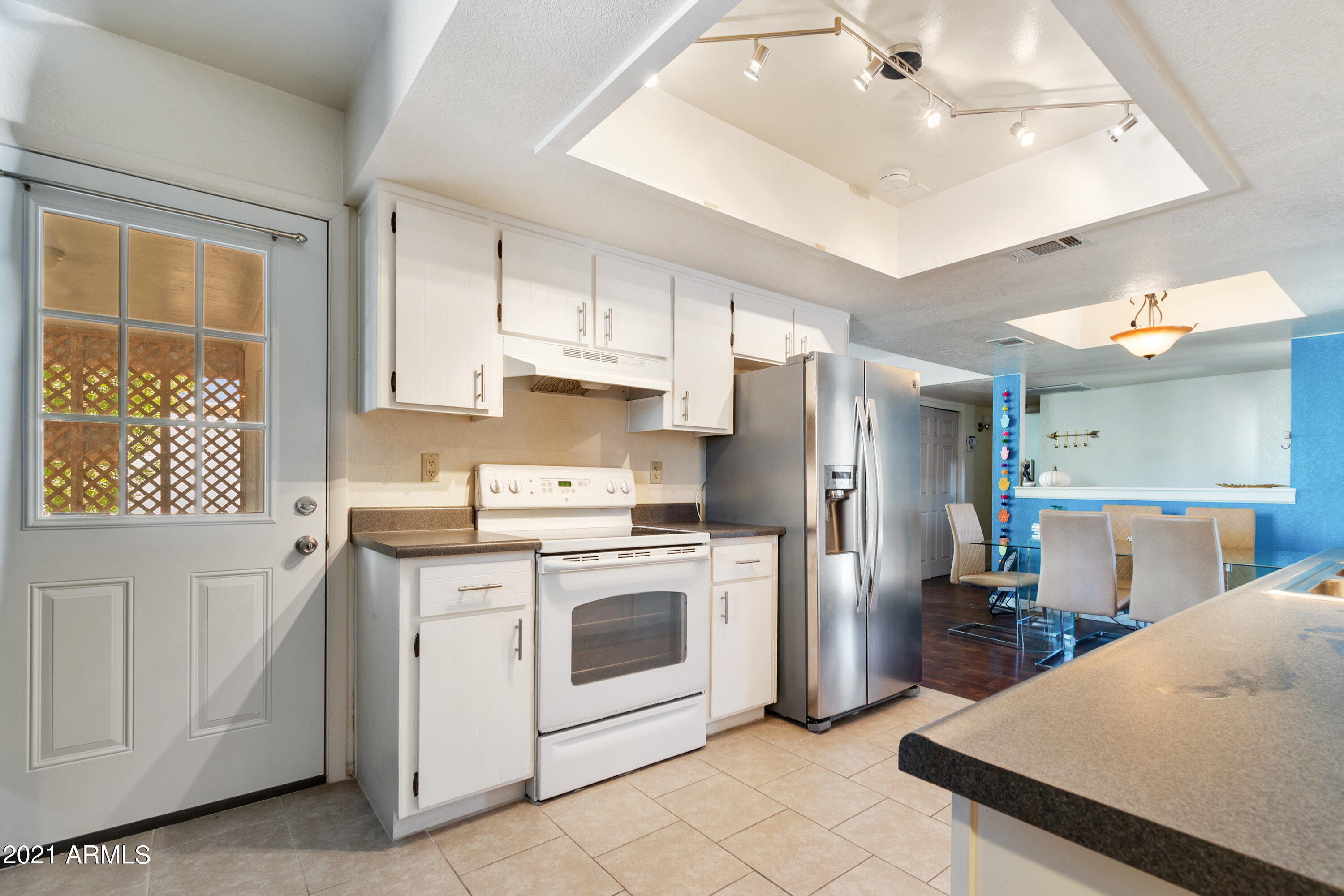 2611 N DORAL Circle