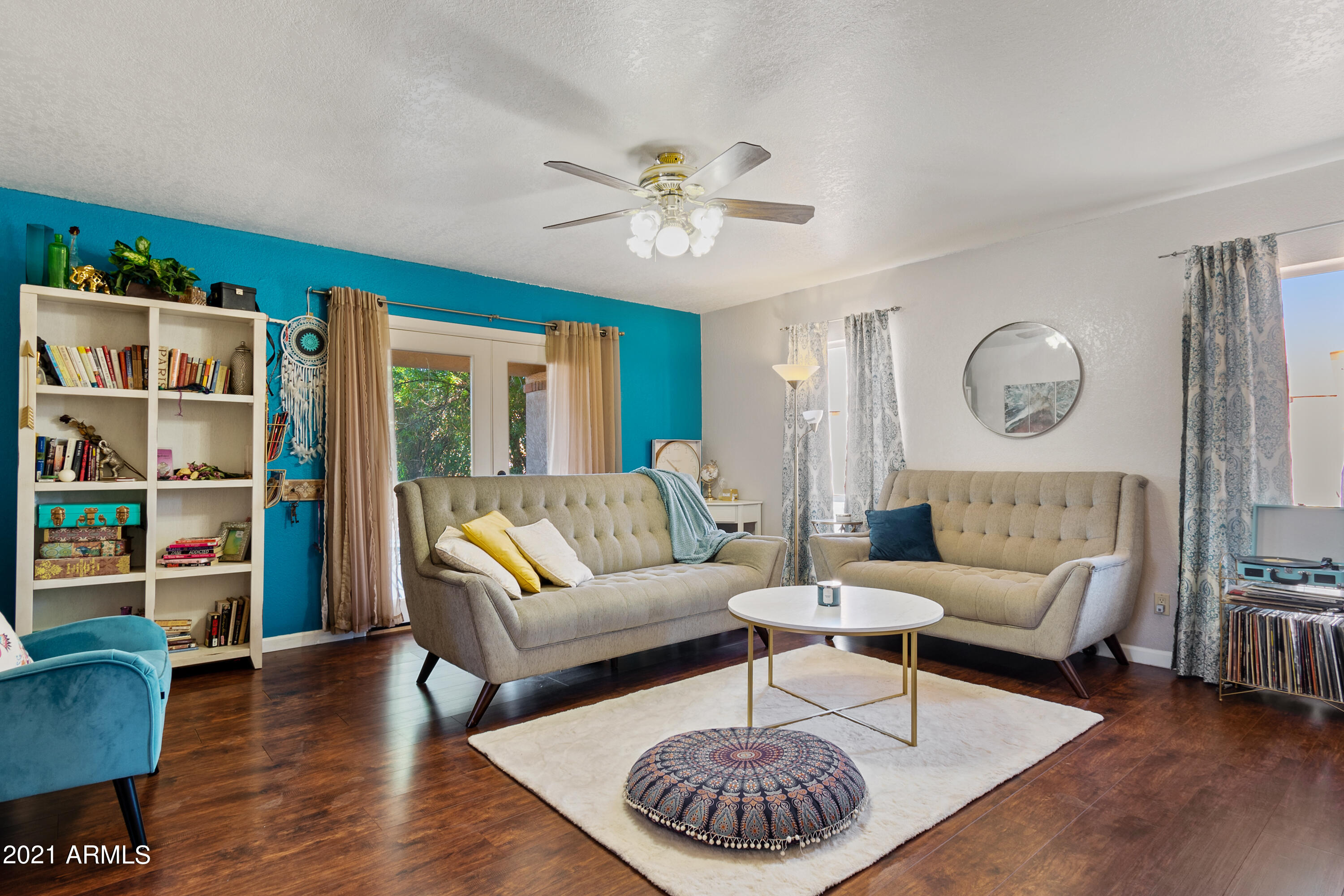 2611 N DORAL Circle
