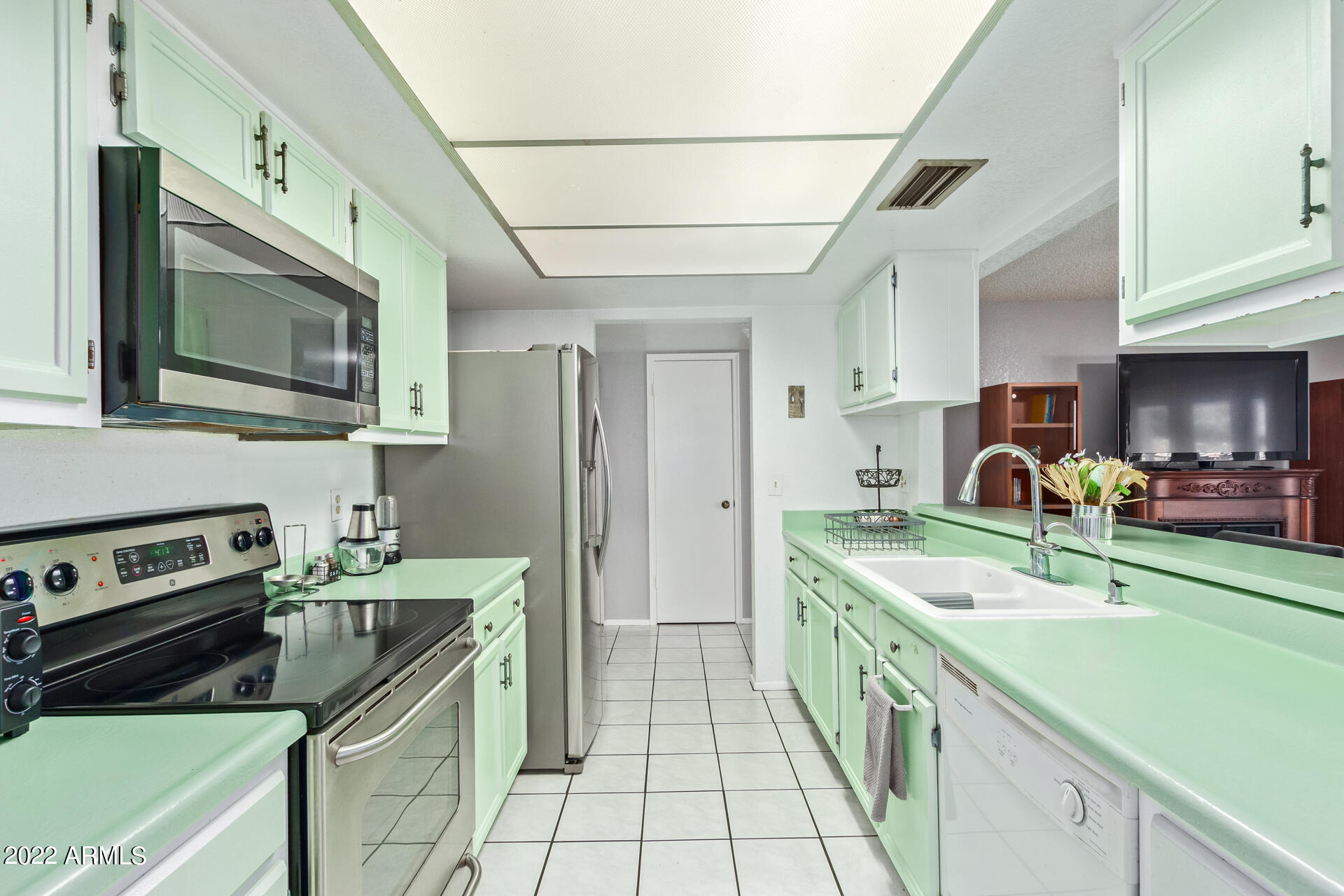 1047 S 75TH Place