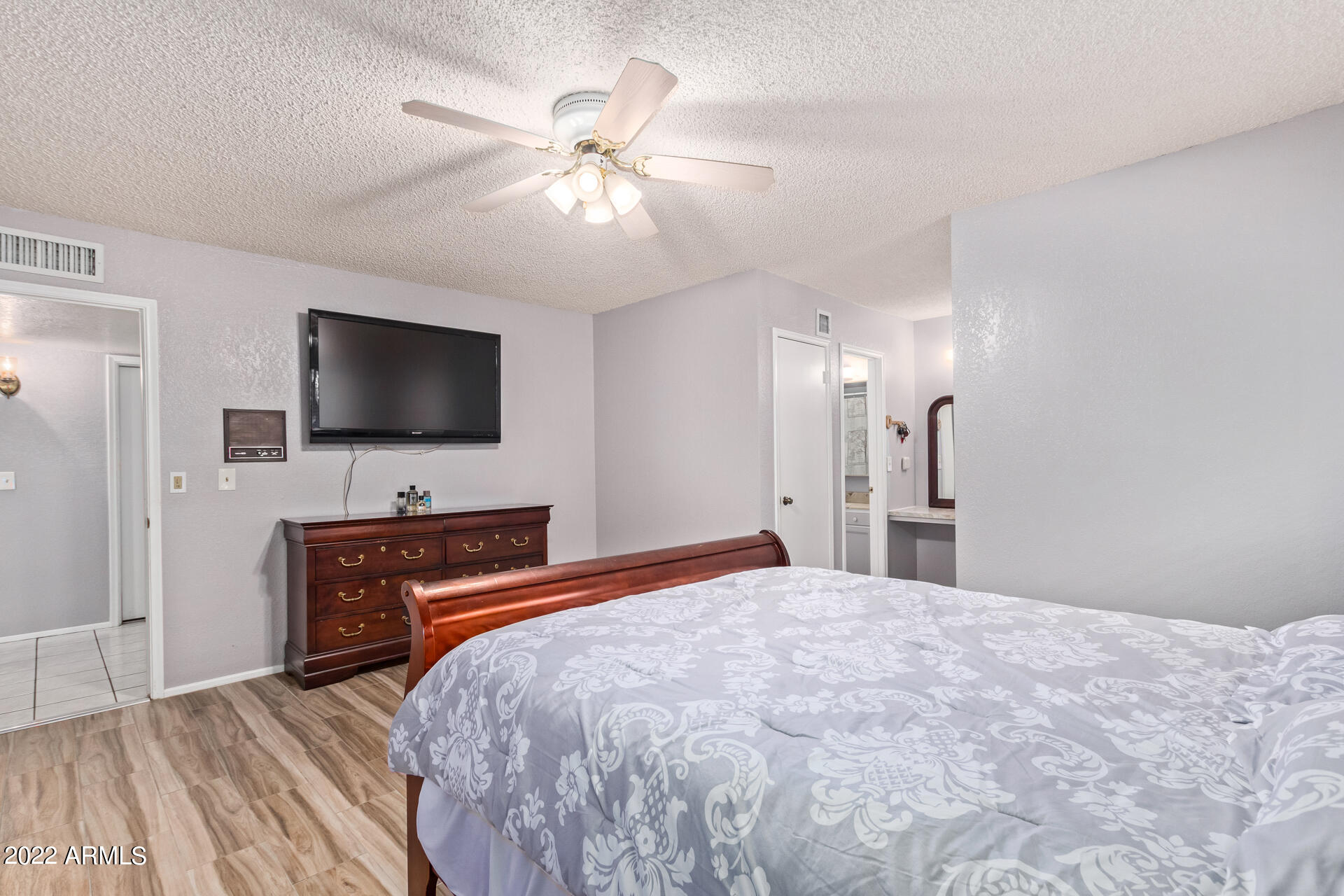 1047 S 75TH Place