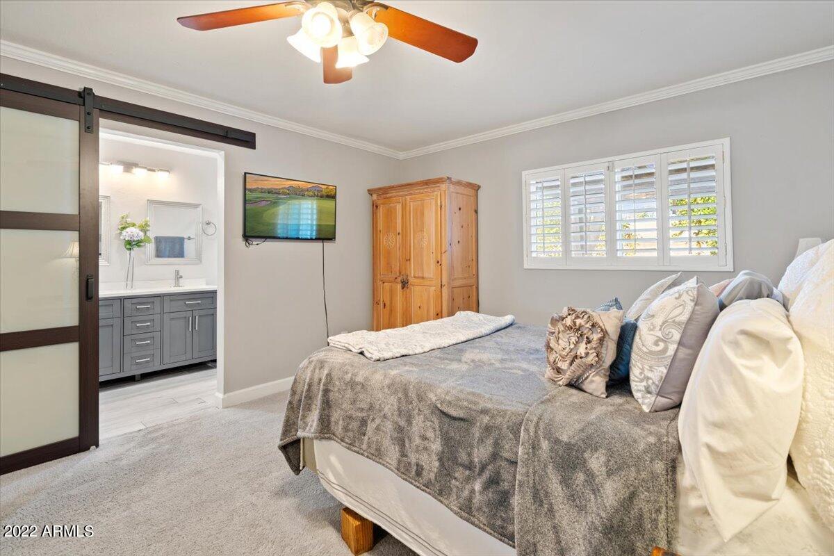 2906 E LAUREL Lane