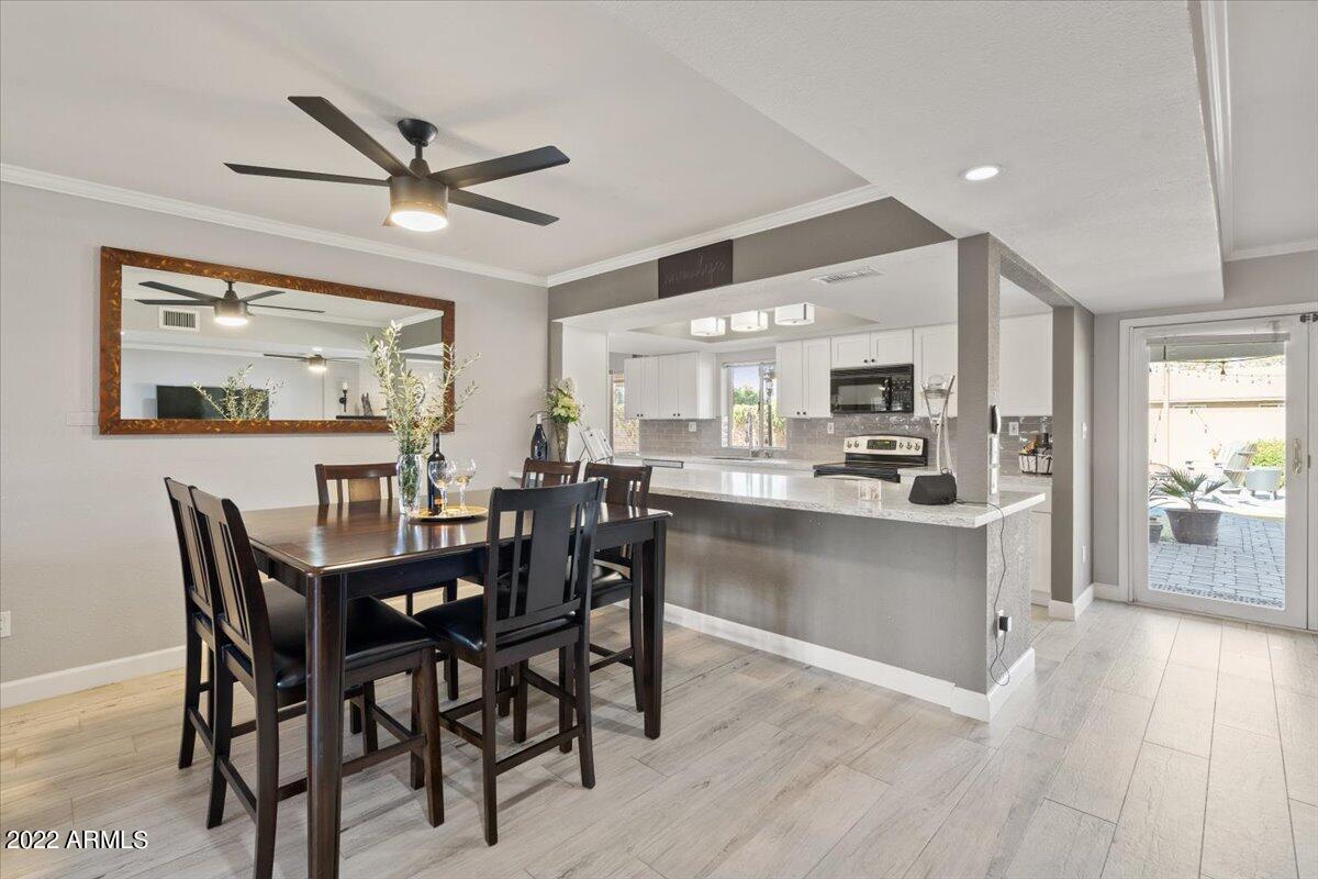 2906 E LAUREL Lane