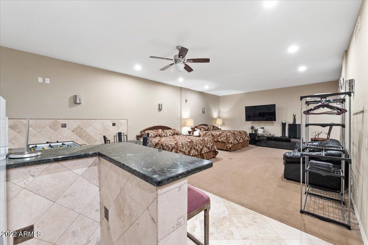 916 E WALTANN Lane