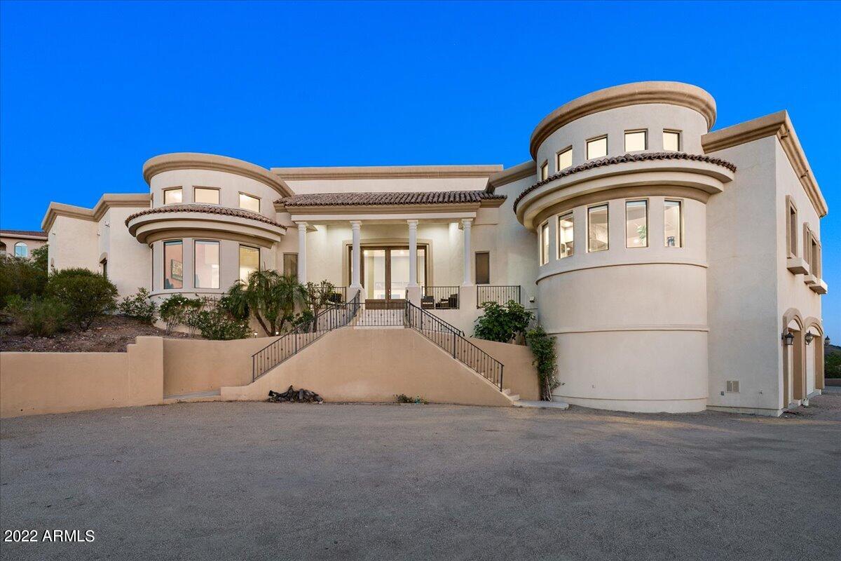 916 E WALTANN Lane