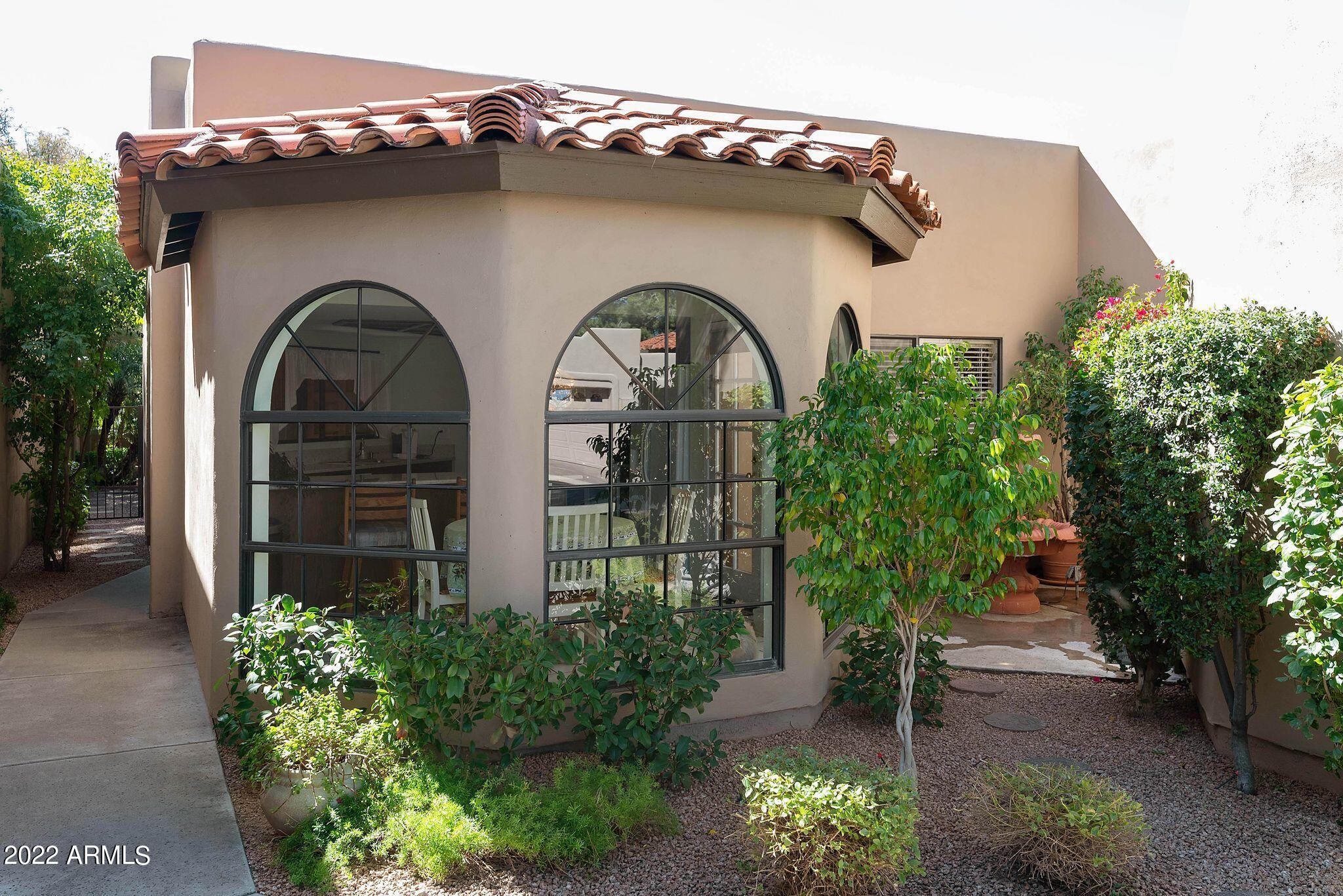 4131 E ALTADENA Avenue