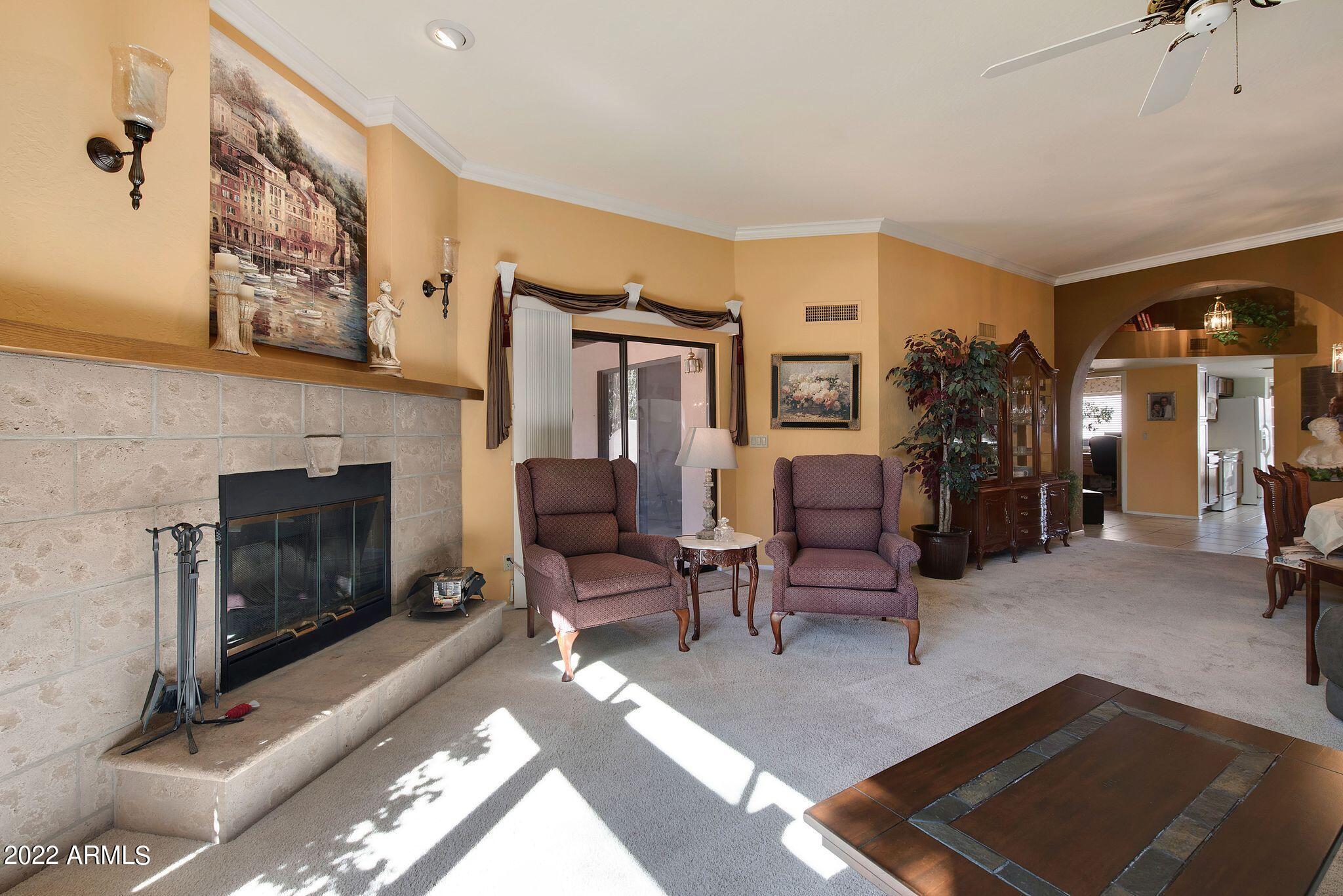 4131 E ALTADENA Avenue