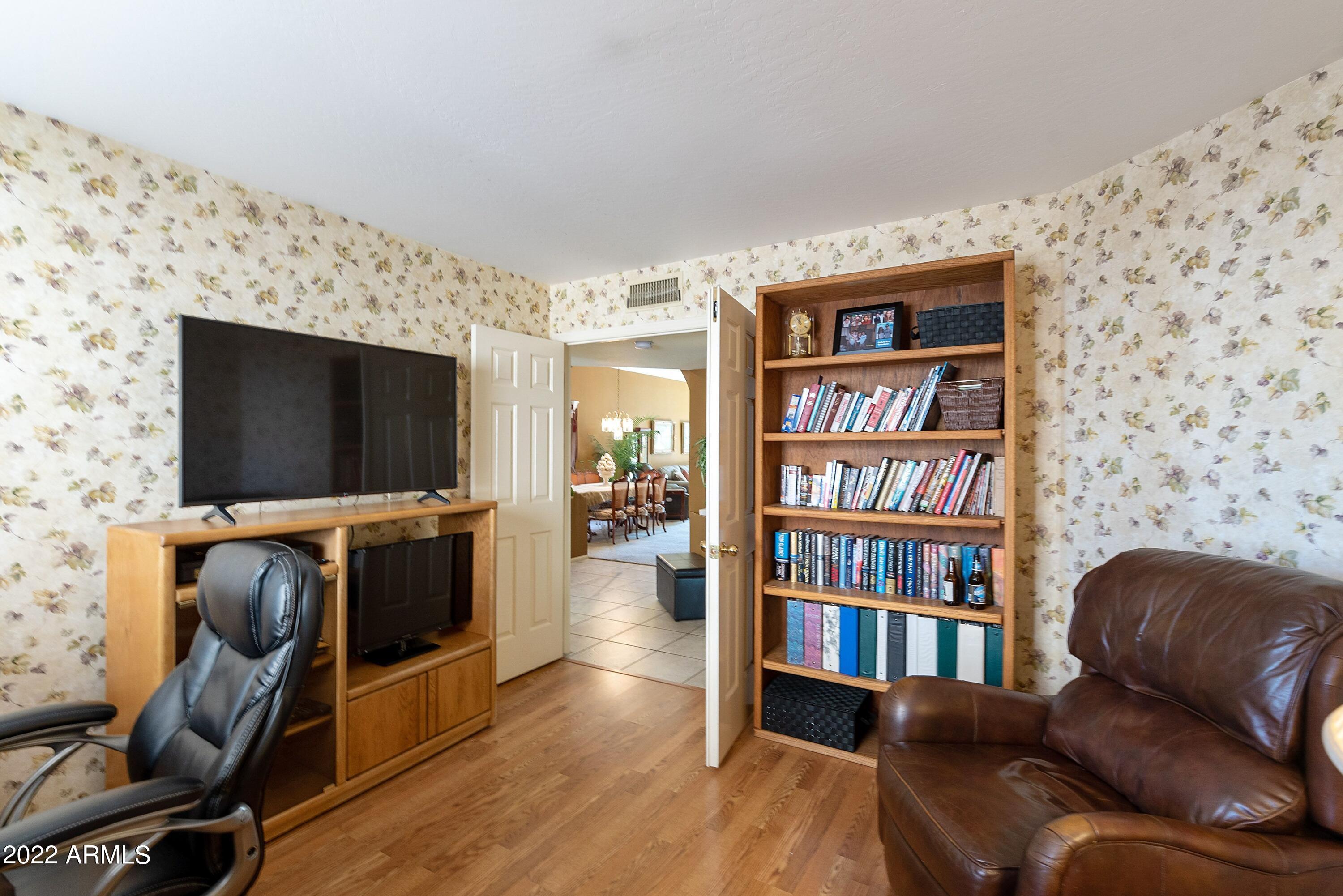 4131 E ALTADENA Avenue