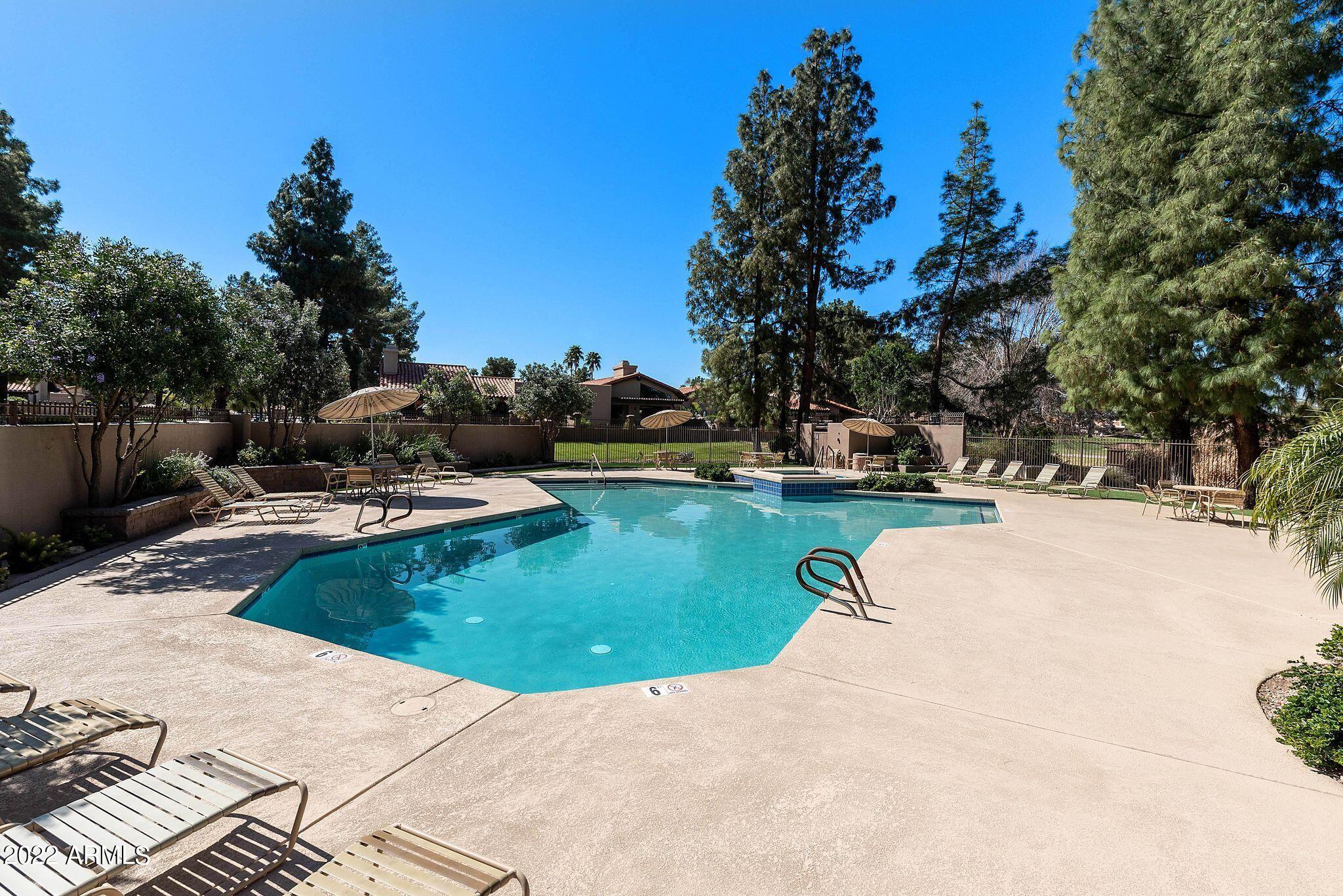 4131 E ALTADENA Avenue