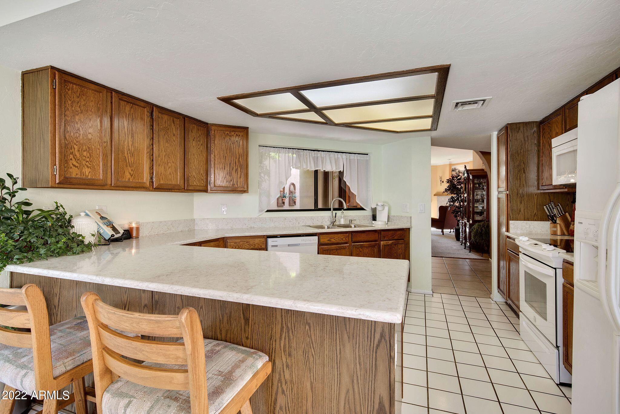 4131 E ALTADENA Avenue