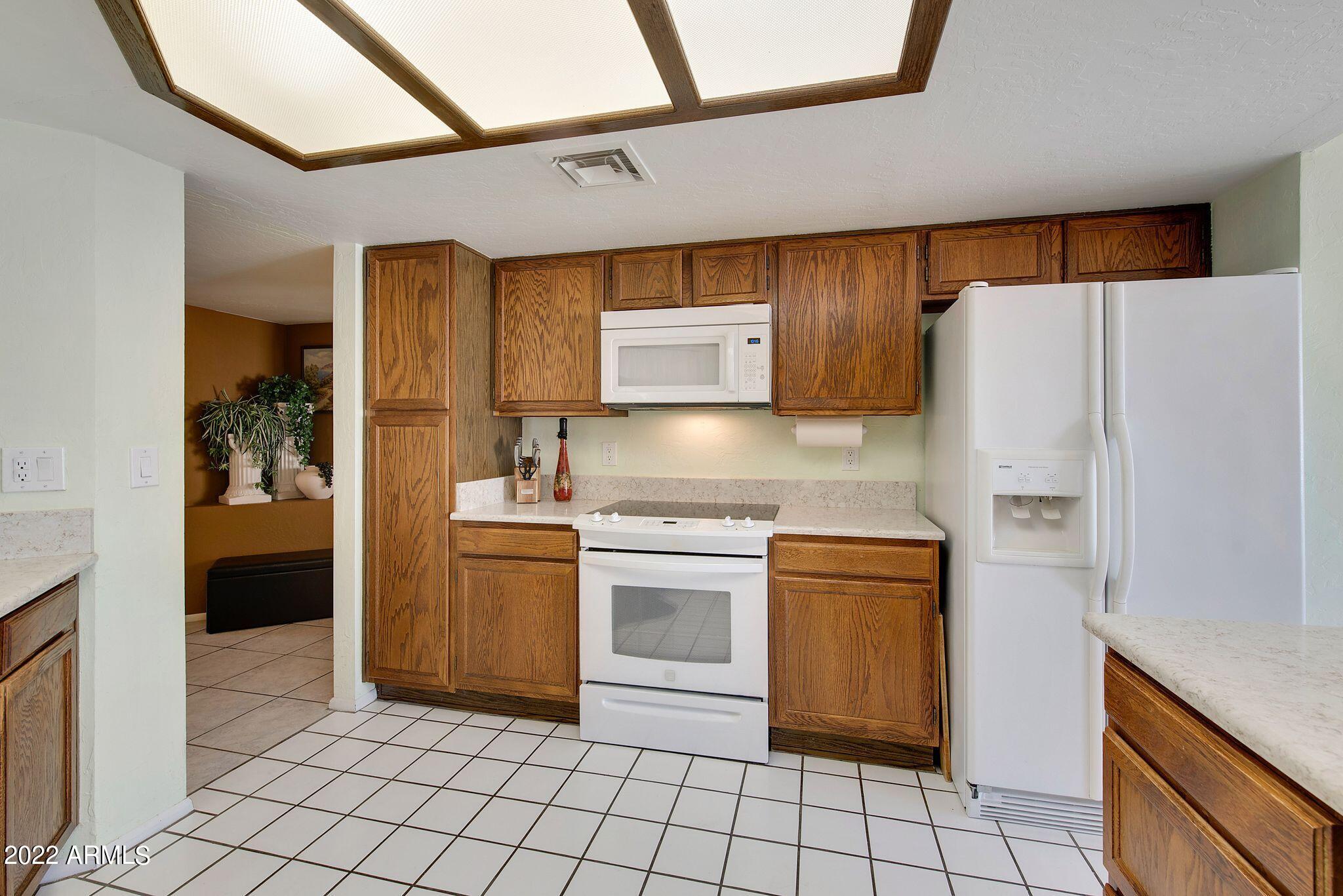 4131 E ALTADENA Avenue